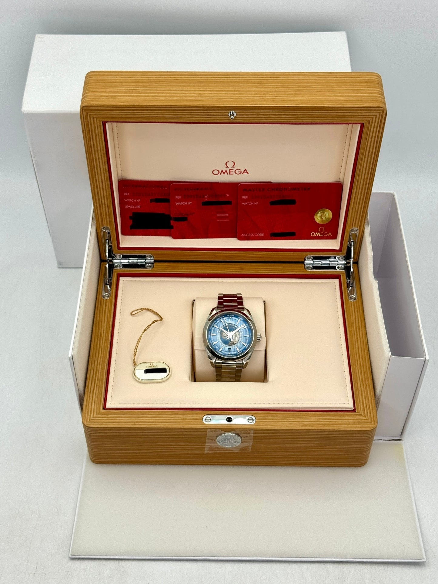2025 Omega Seamaster Aqua Terra Worldtimer 43mm 220.10.43.22.03.002 Blue Dial