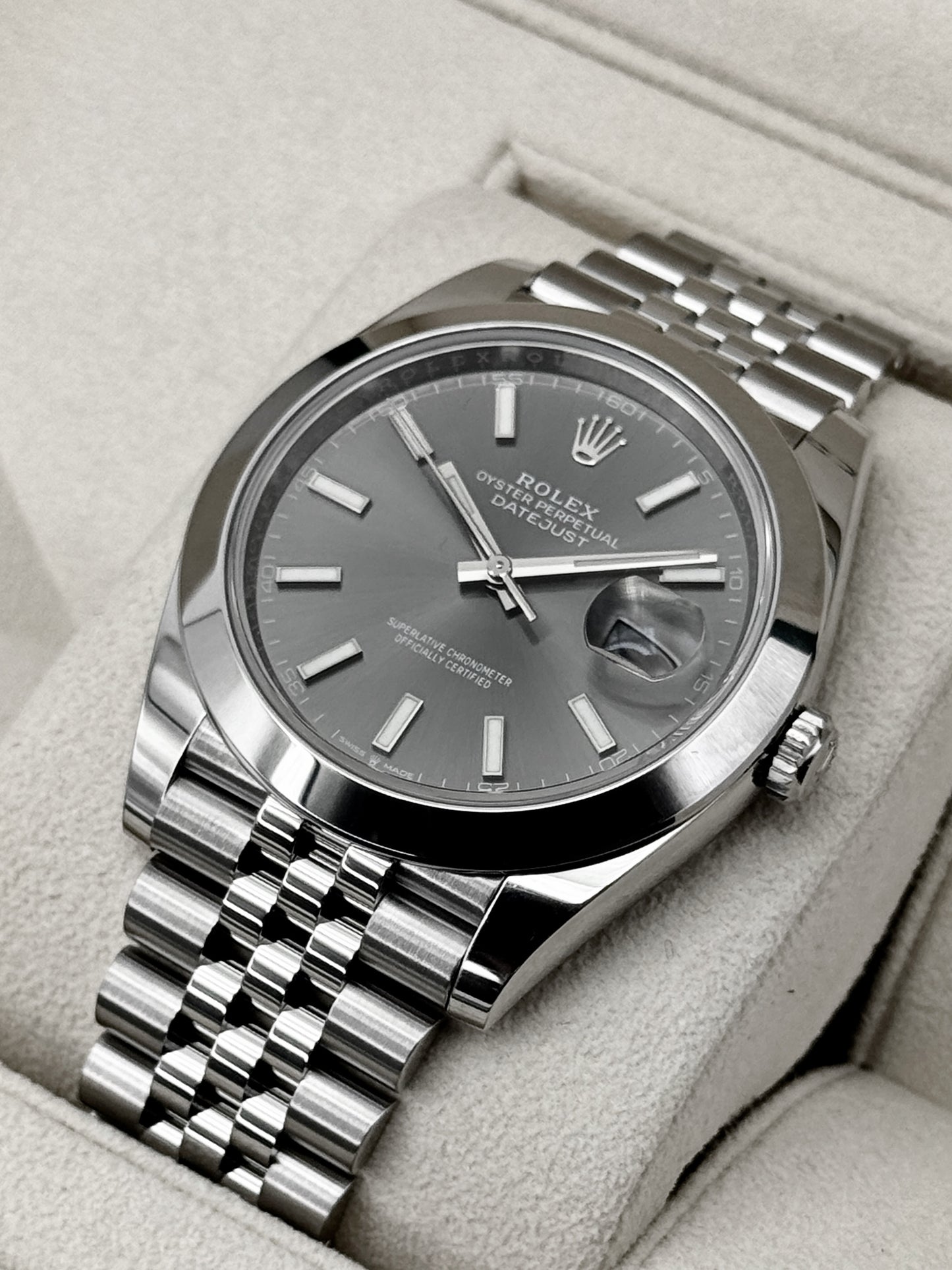 2024 Rolex Datejust 41mm 126300 Stainless Steel Jubilee Rhodium Dial