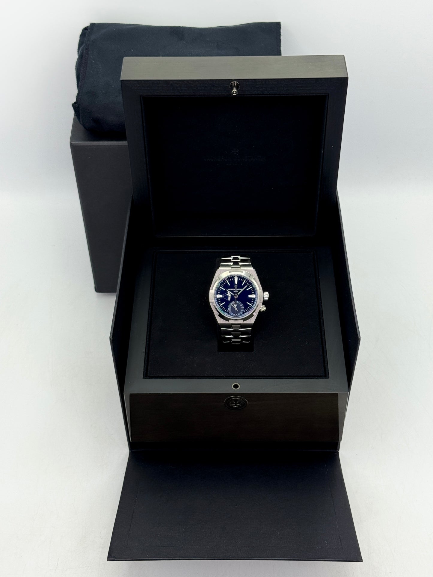 2024 Vacheron Constantin Overseas Dual Time 41mm 7920V Blue Dial