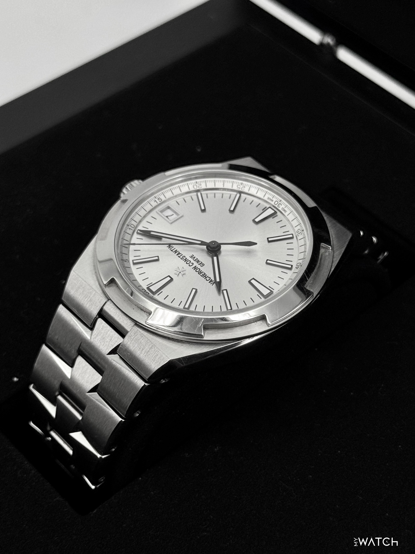 2024 Vacheron Constantin Overseas 41mm 4520V Stainless Steel Silver Dial - MyWatchLLC