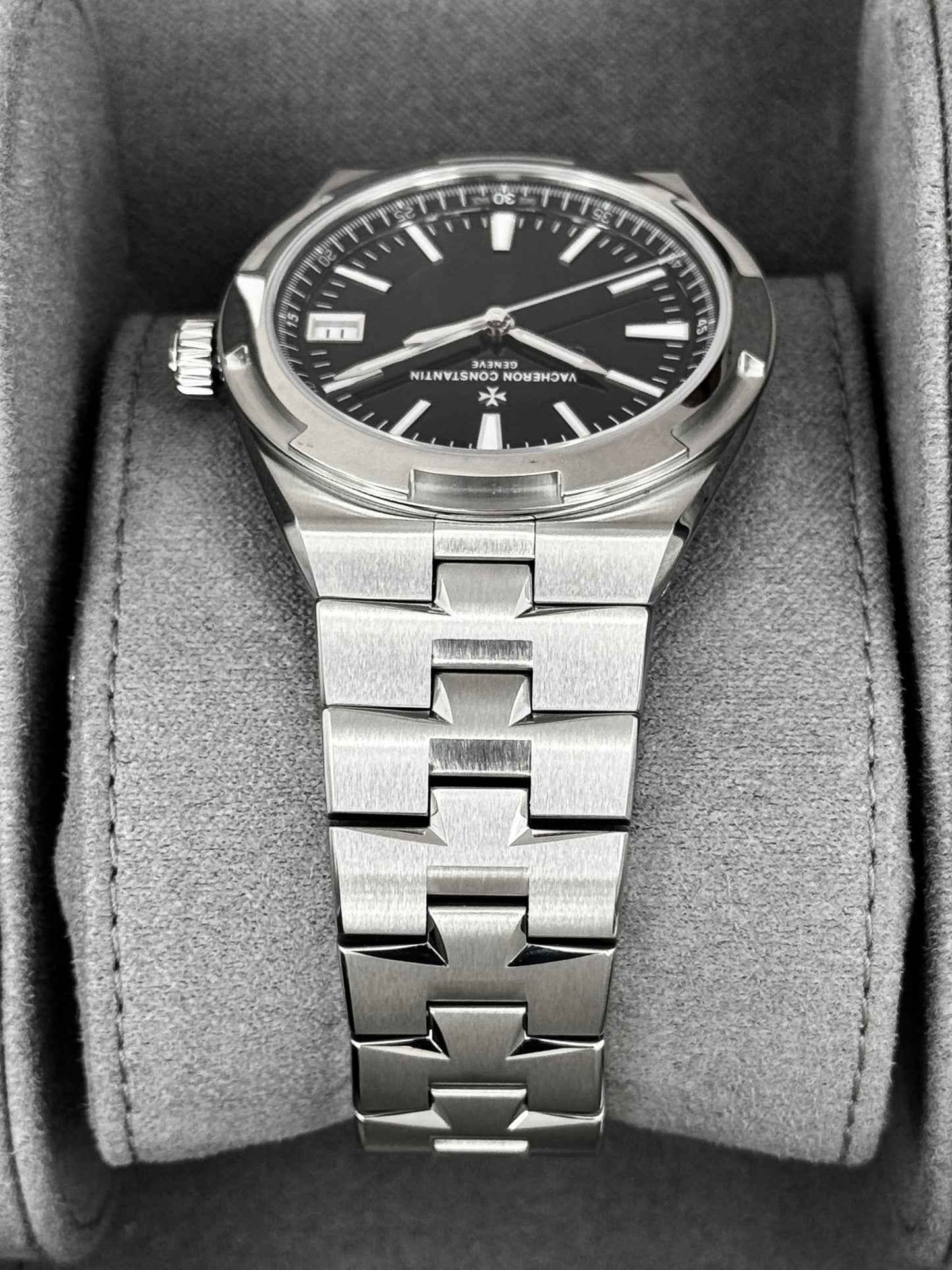 NEW 2026 Vacheron Constantin Overseas 41mm 4520V Stainless Steel Black Dial