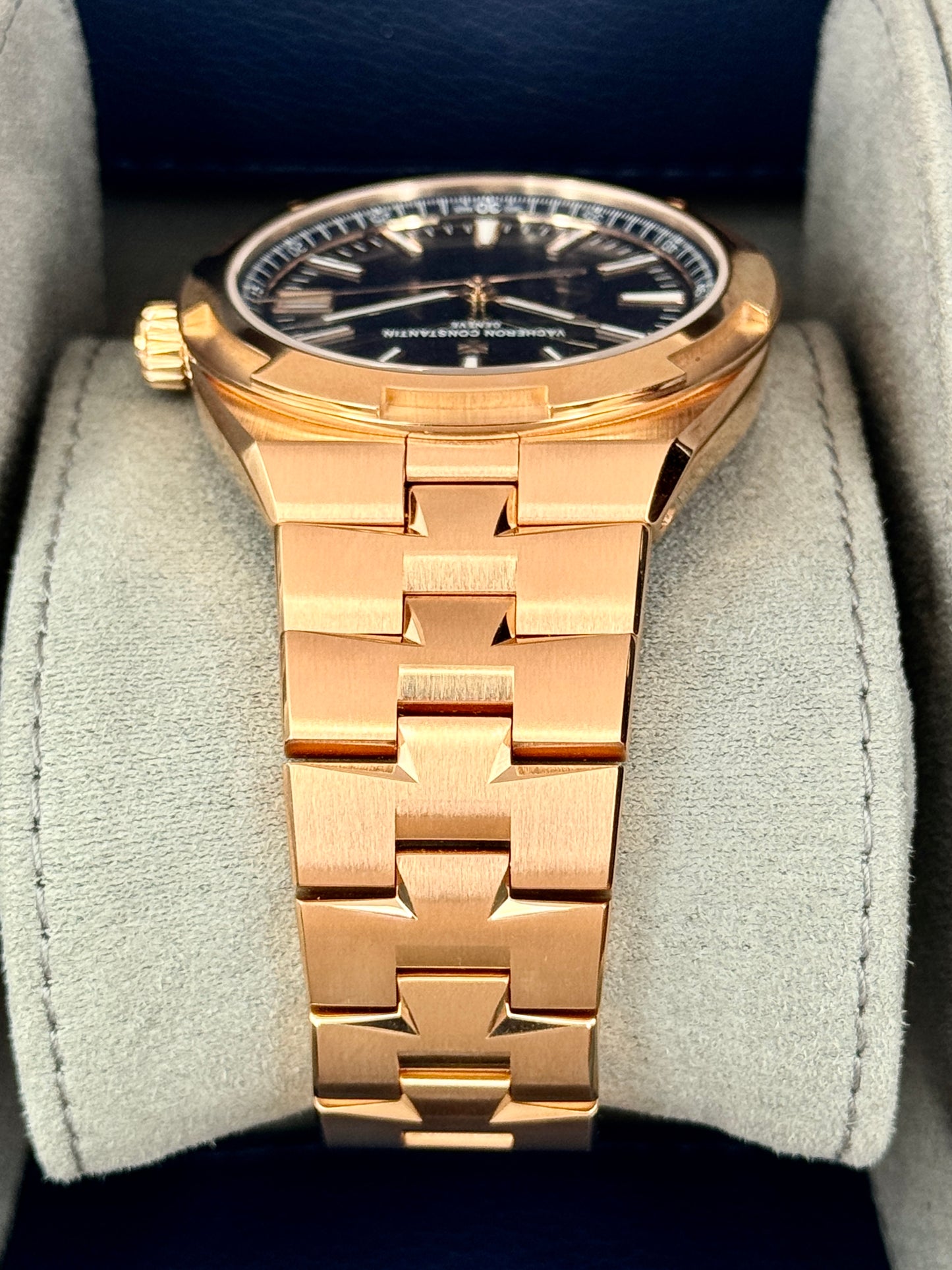 2024 Vacheron Constantin Overseas 41mm 4520V 18kt Pink Gold Blue Dial
