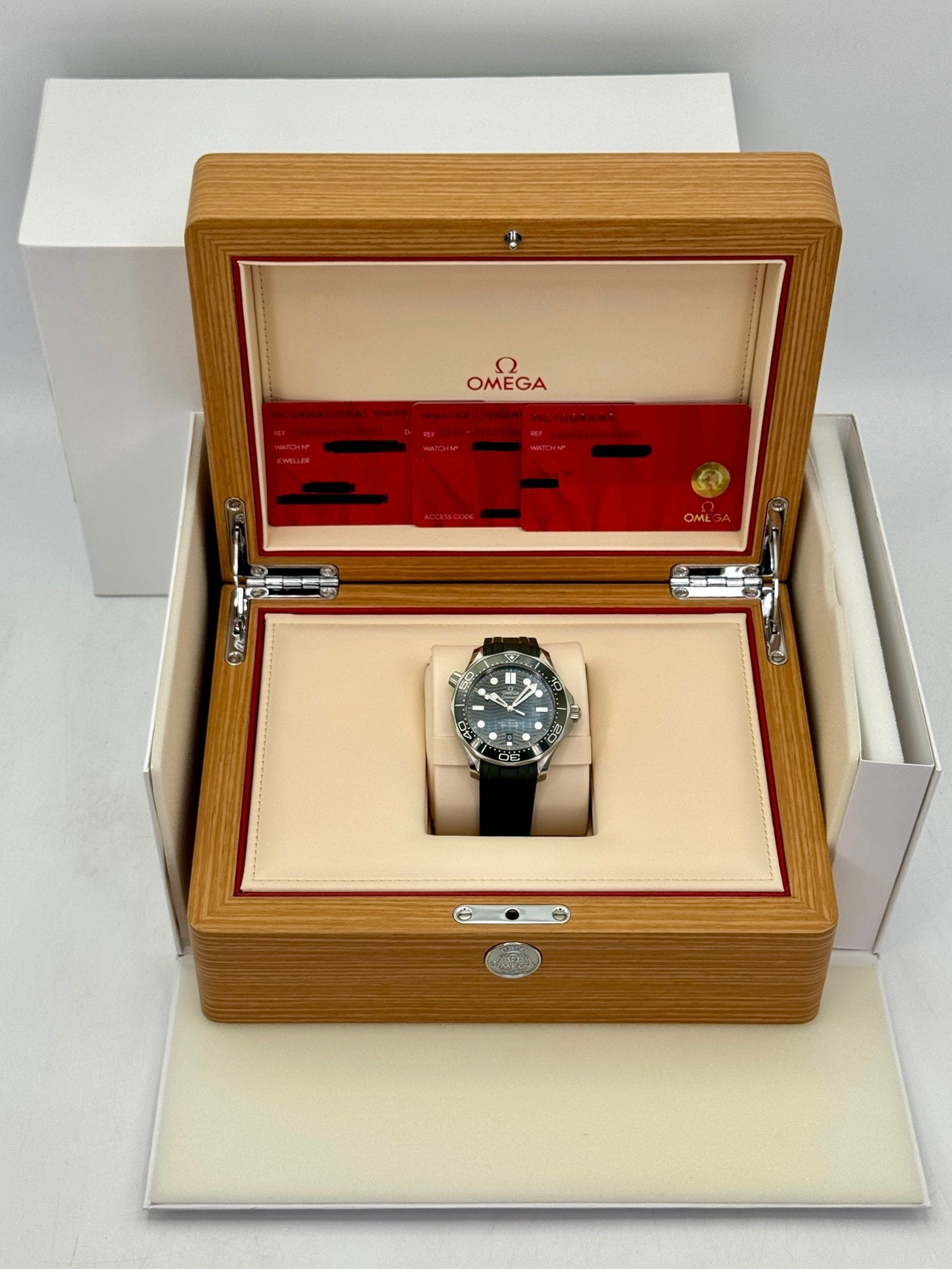 2026 Omega Seamaster Master Chronometer 42mm 210.32.42.20.10.001 Green Dial