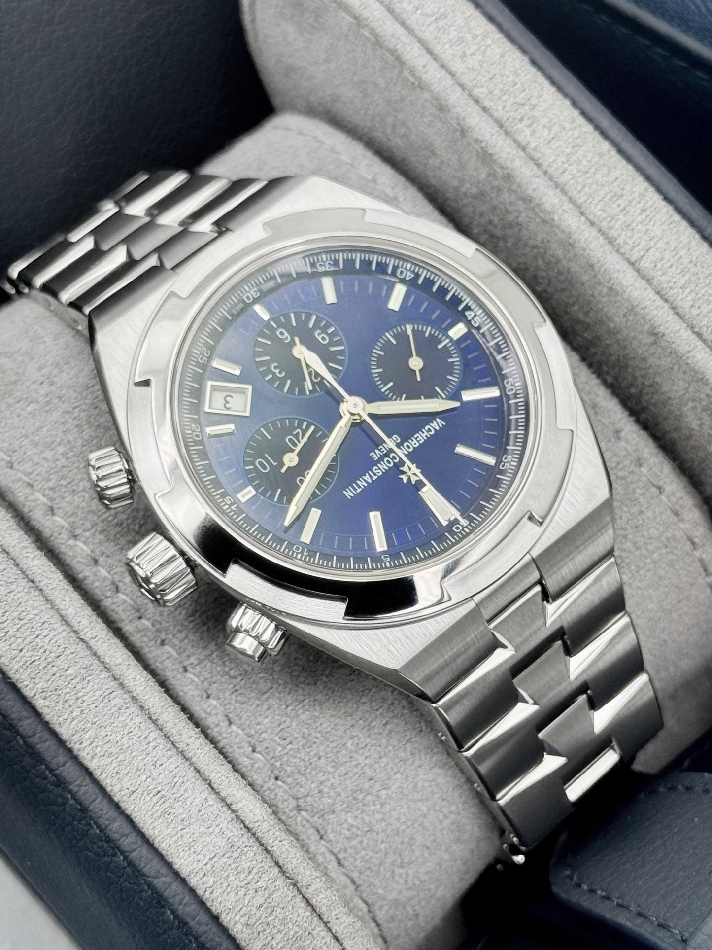 NEW 2026 Vacheron Constantin Overseas 42.5mm 5520V Stainless Steel Blue Dial