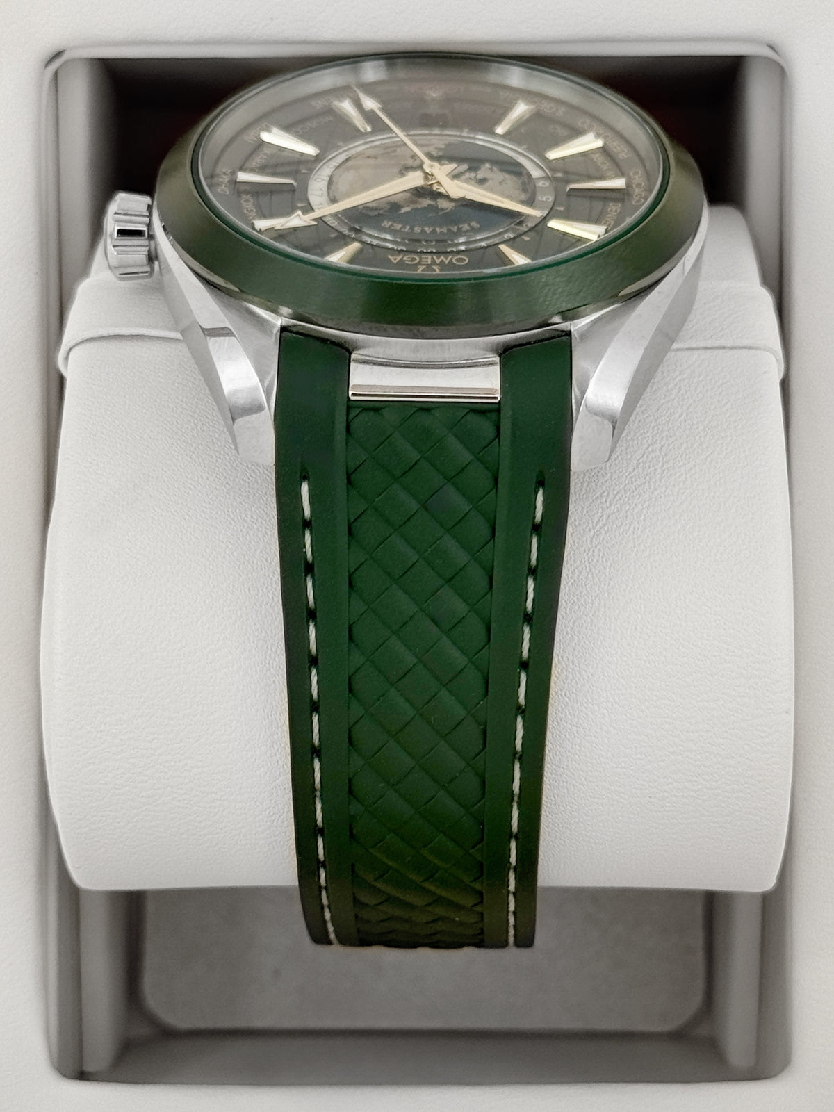 2025 Omega Seamaster Aqua Terra Worldtimer 43mm 220.32.43.22.10.001 Green Dial