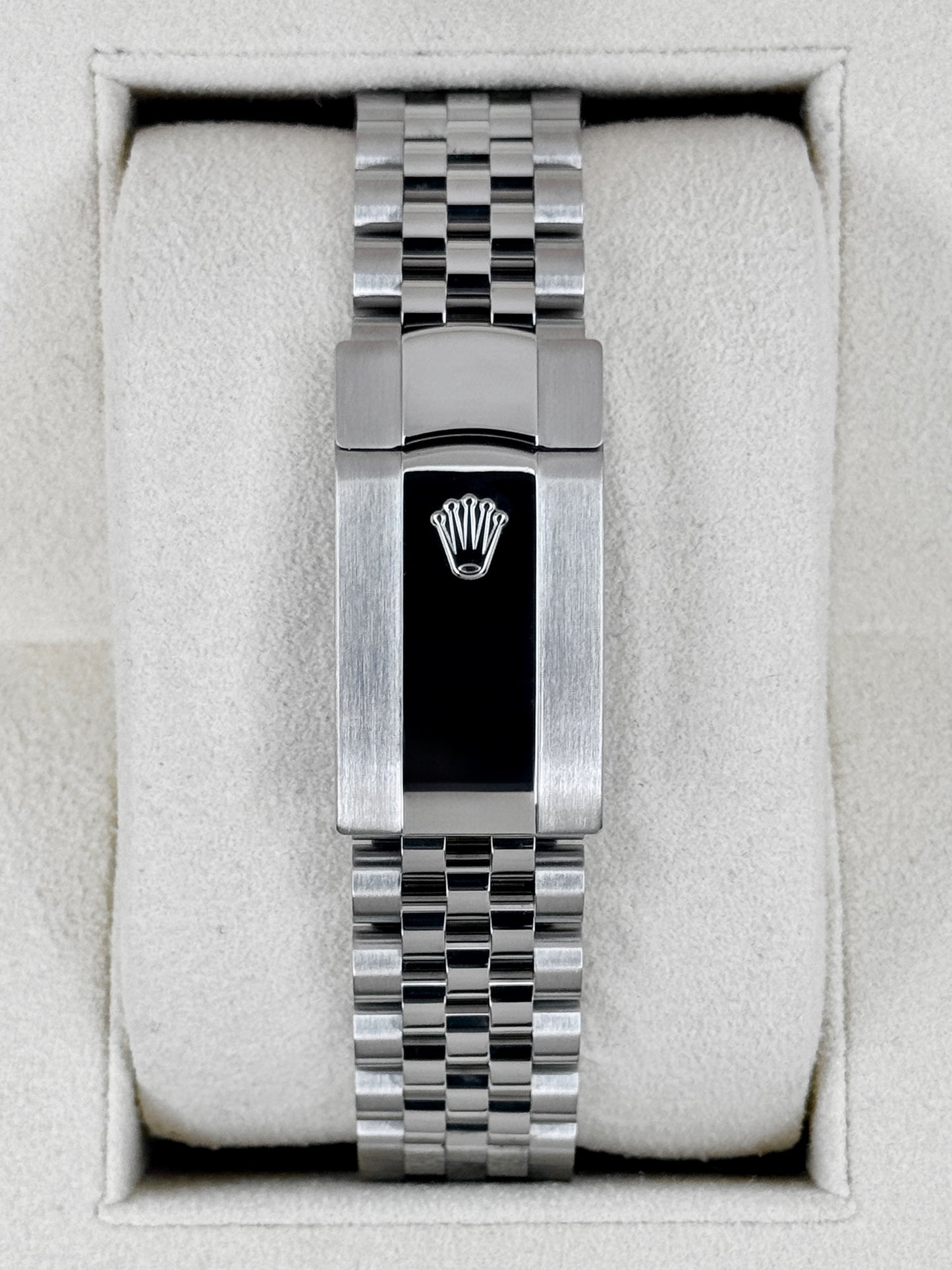 2021 Rolex Datejust 41mm 126334 Stainless Steel Jubilee Rhodium Dial