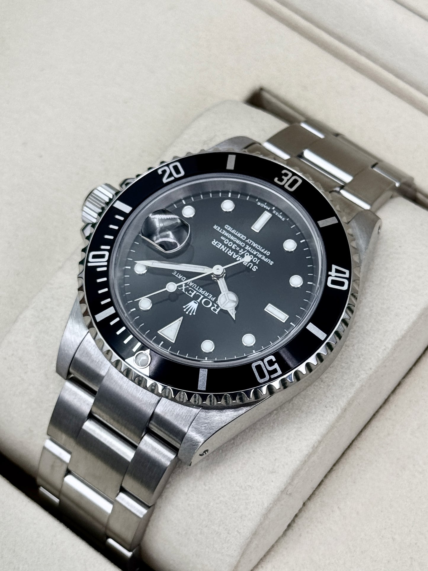 2000 Rolex Submariner 40mm 16610 Stainless Steel Black Dial (Collector's Set)