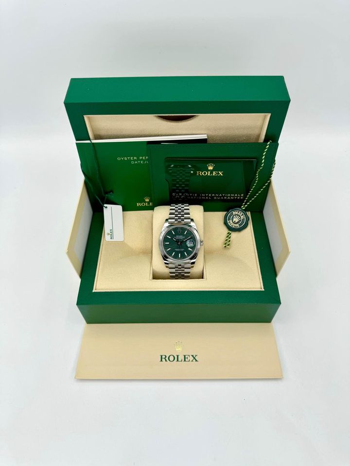 NEW Rolex Datejust 41mm 126334 Jubilee Green Motif Dial