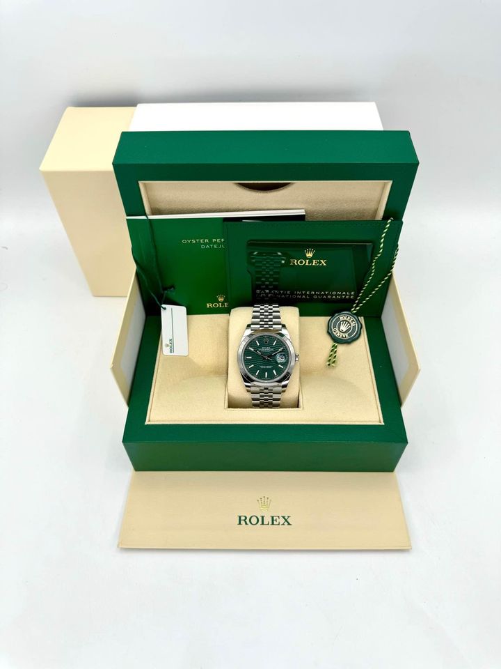 NEW Rolex Datejust 41mm 126334 Jubilee Green Motif Dial