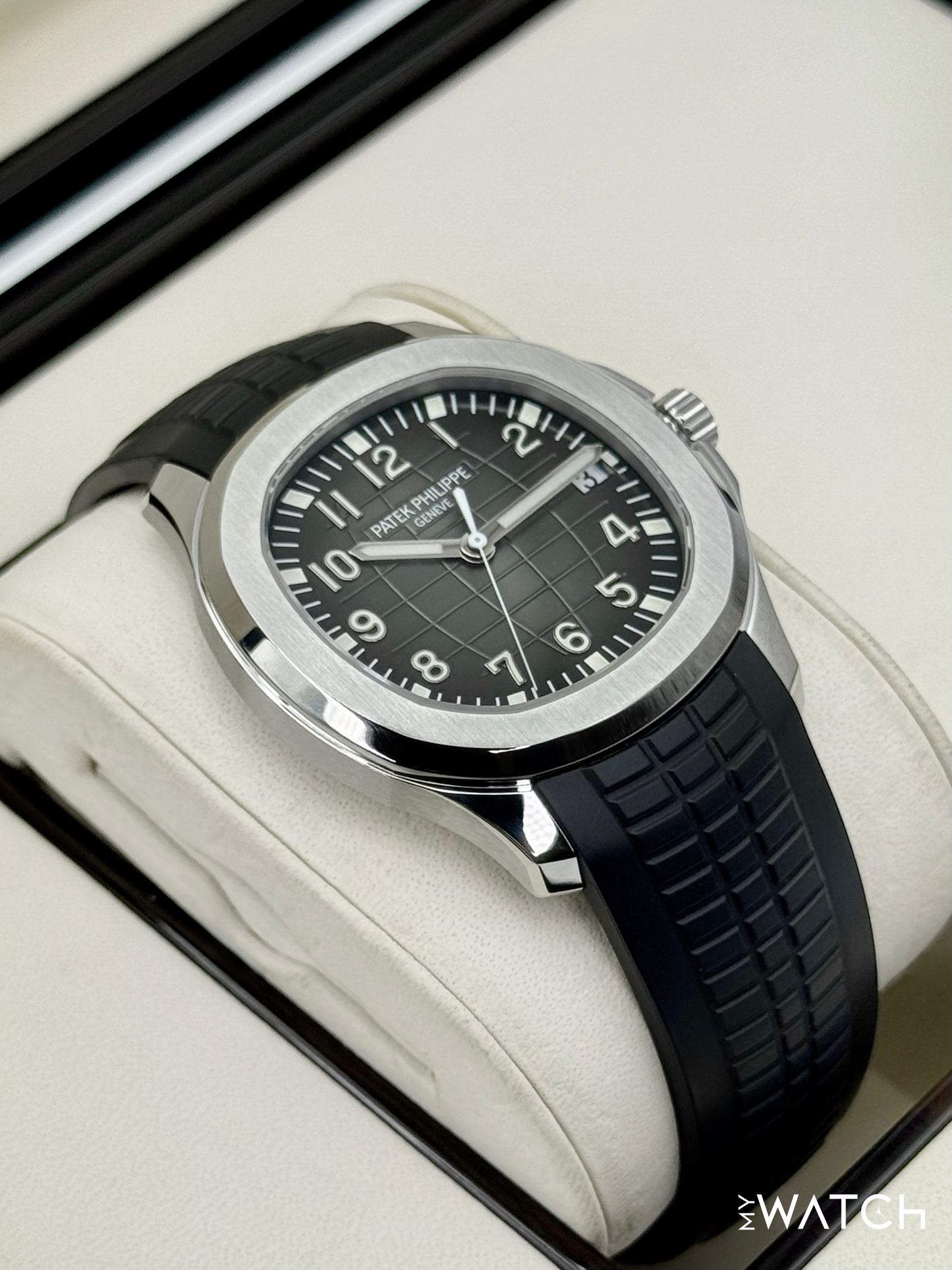 2018 Patek Philippe Aquanaut 40.8mm 5167A-001 Stainless Steel Gray Dial