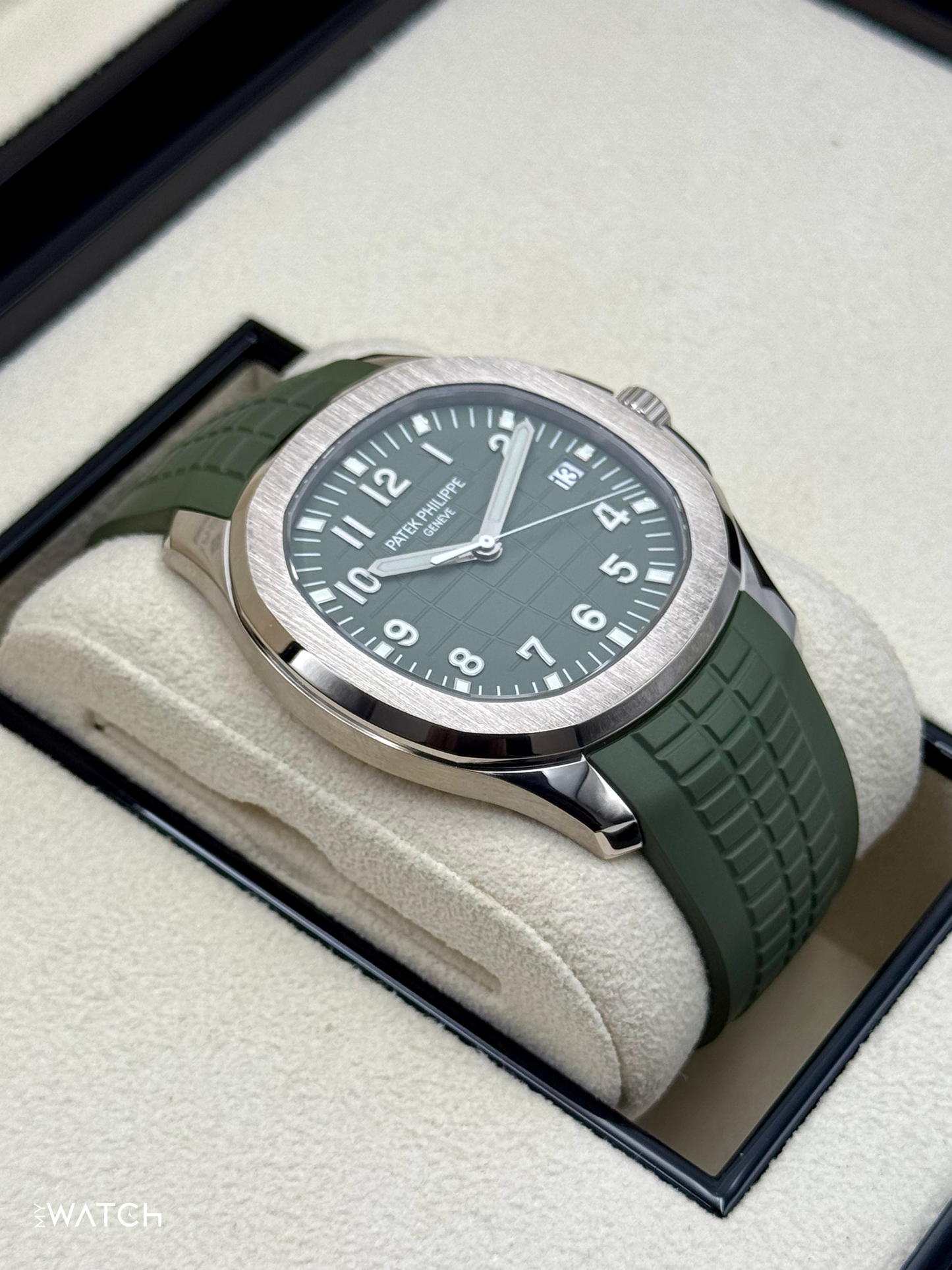 2022 Patek Philippe Aquanaut 5168G 42.2mm White Gold Green Dial