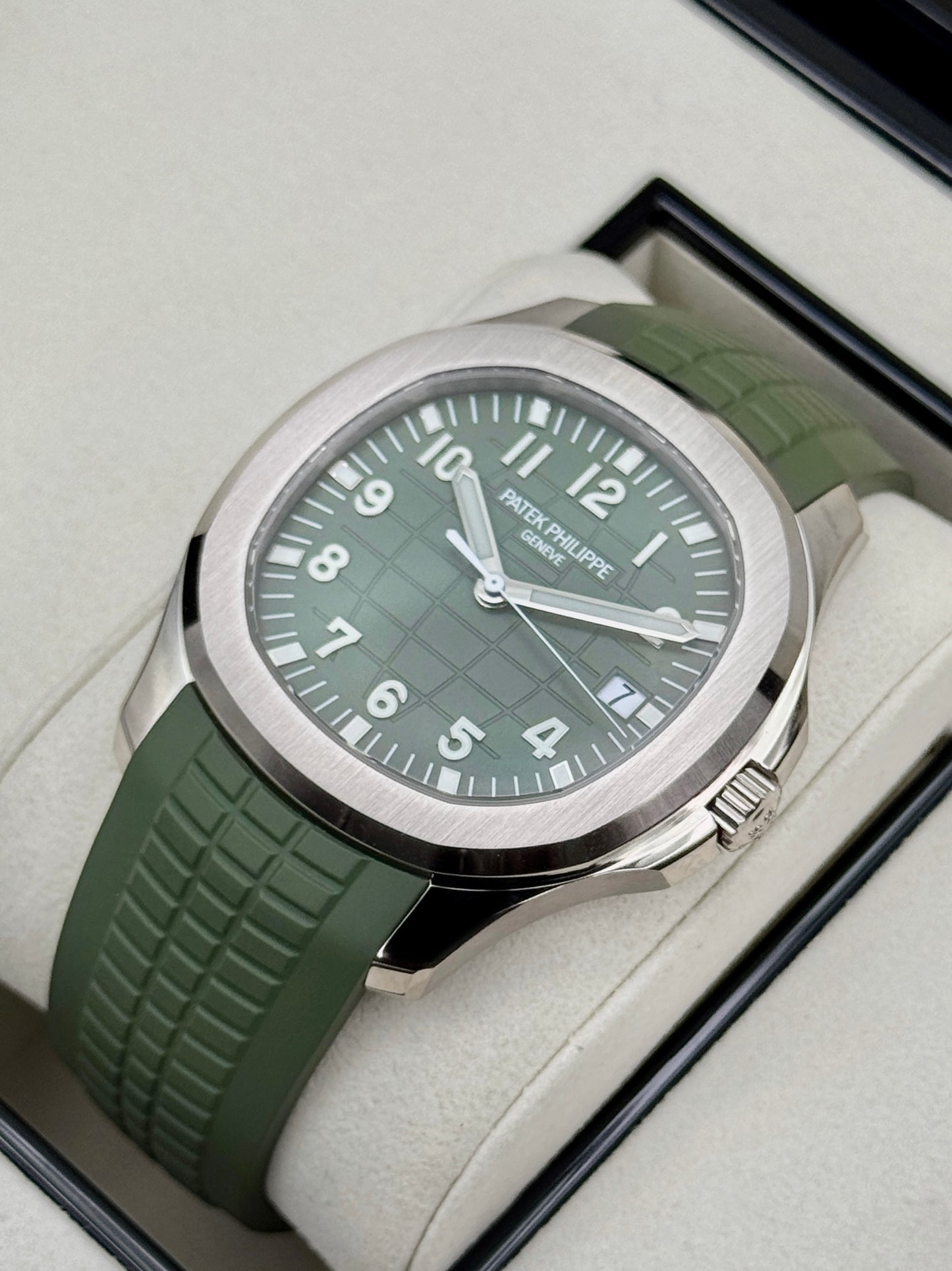 NEW 2026 Patek Philippe Aquanaut 42.2mm 5168G White Gold Green Dial