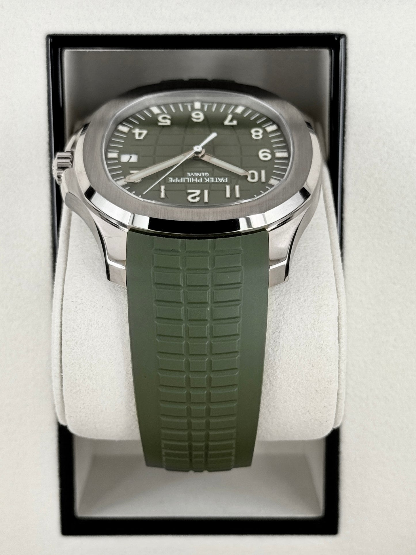 NEW 2026 Patek Philippe Aquanaut 42.2mm 5168G White Gold Green Dial