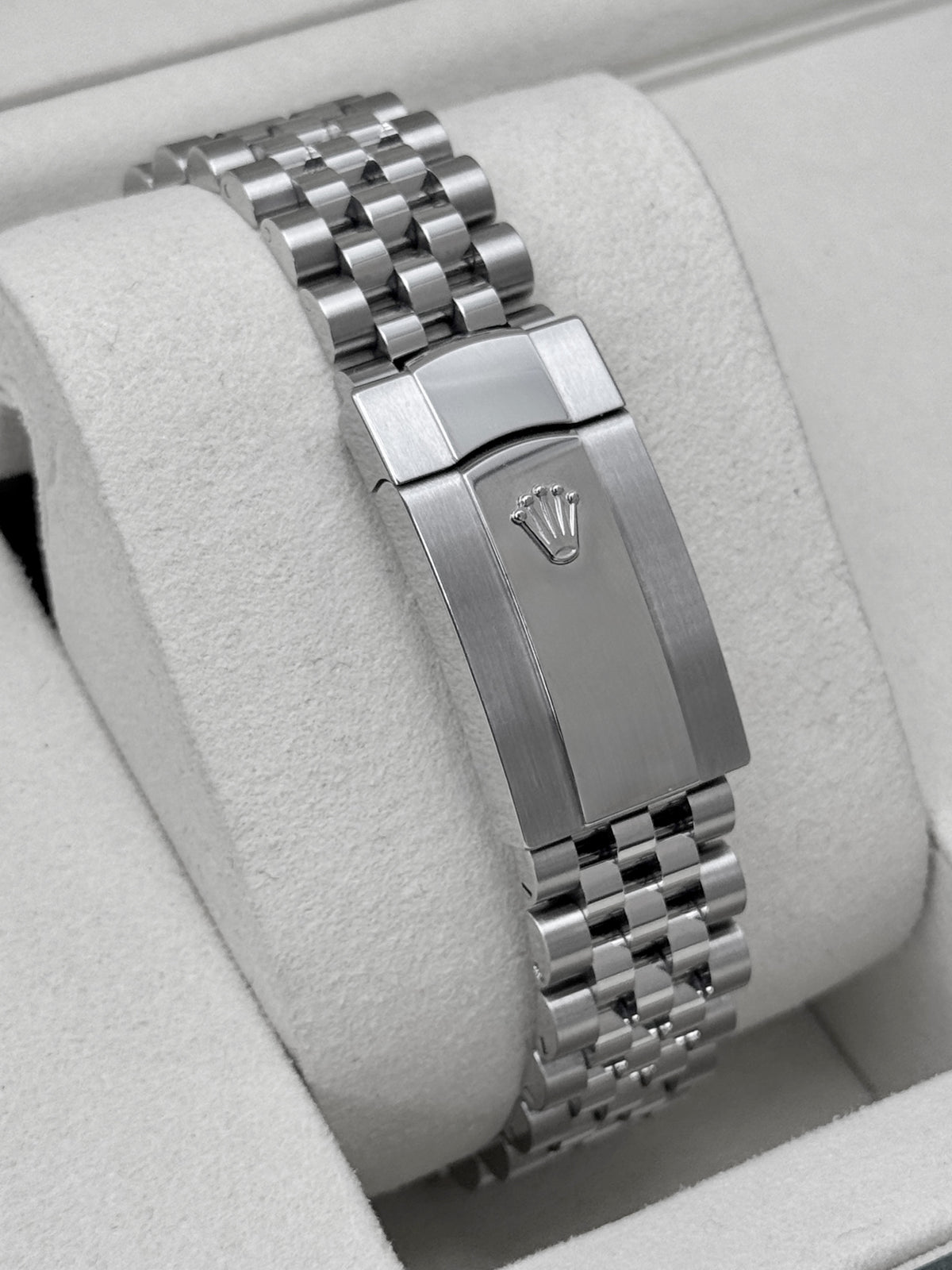 2025 Rolex Datejust 41mm 126334 Stainless Steel Jubilee Blue Dial