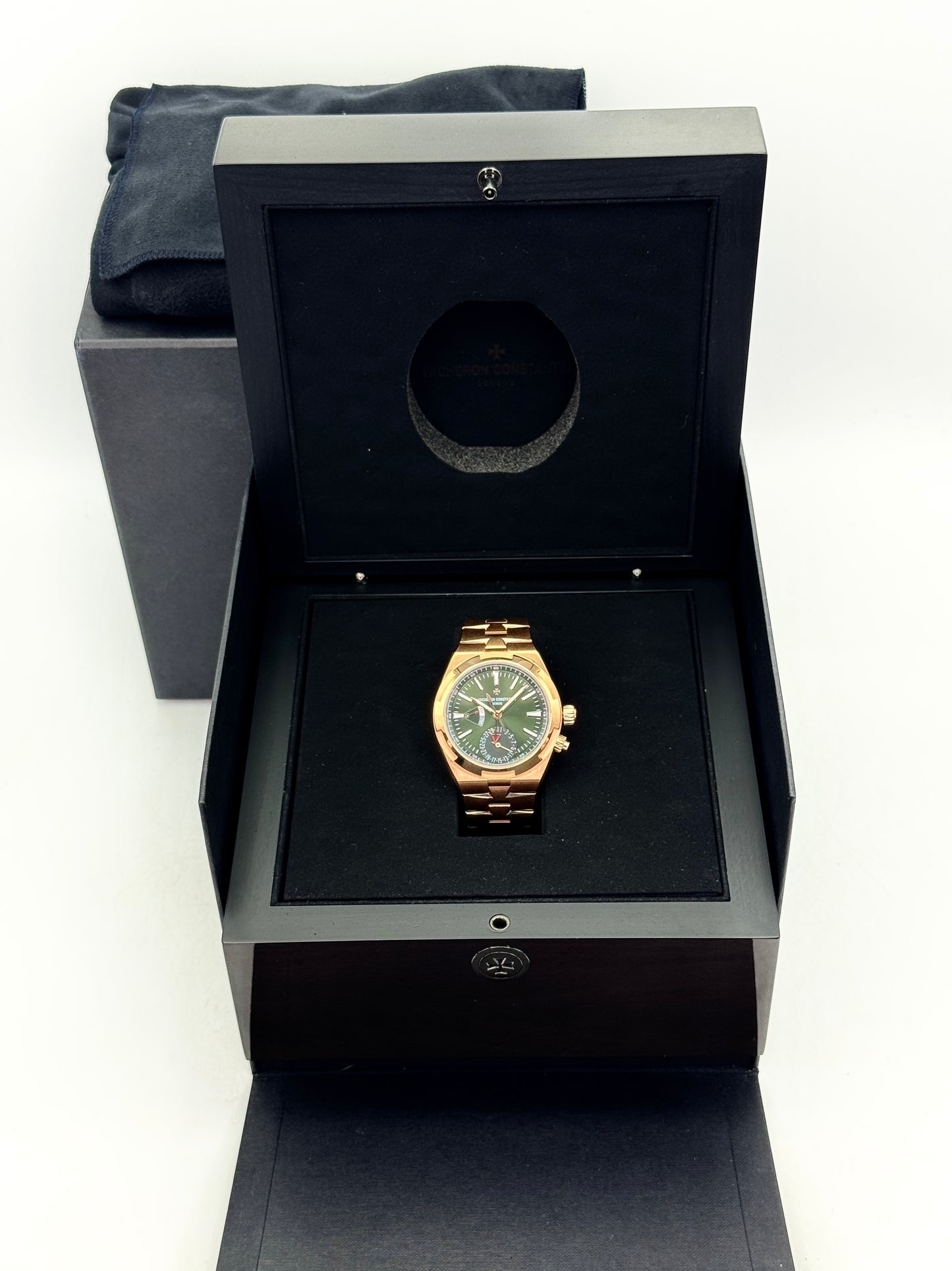 2024 Vacheron Constantin Overseas Dual Time 41mm 7920V Rose Gold Green Dial