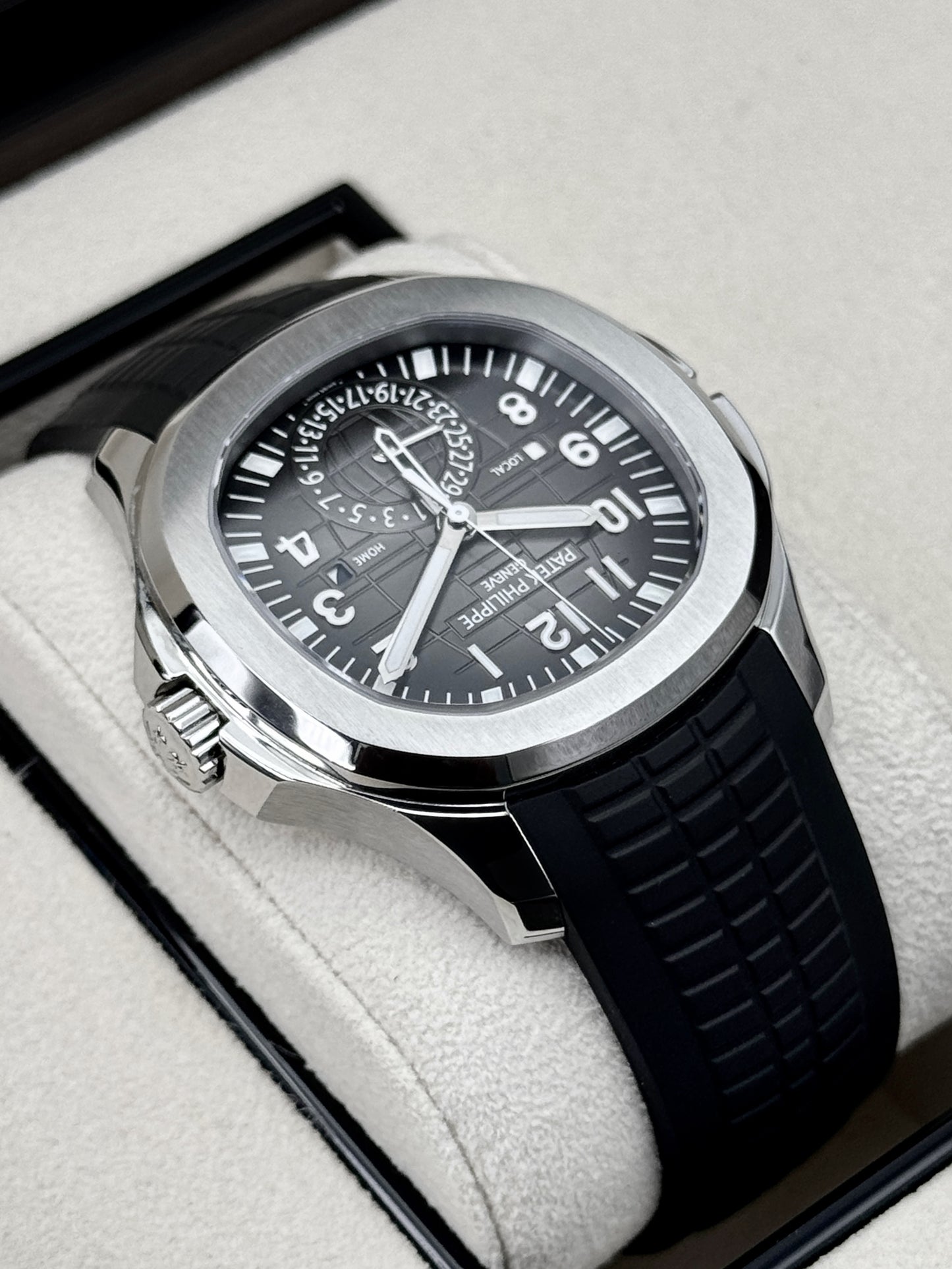 2022 Patek Philippe Aquanaut 40.8mm 5164A-001 Stainless Steel Grey Dial