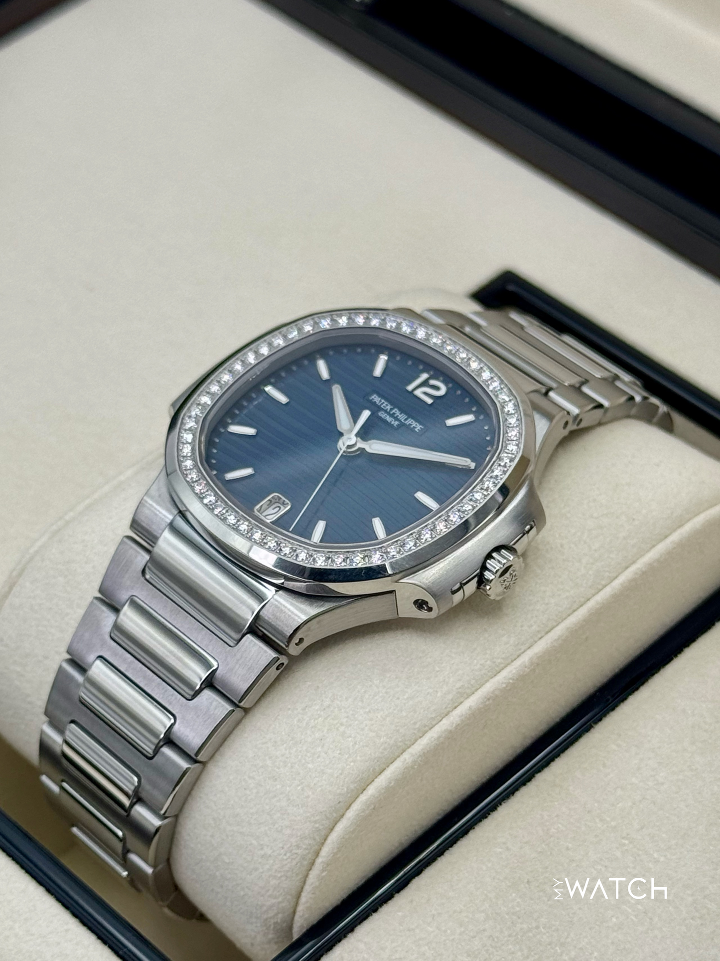 NEW 2025 Patek Philippe Nautilus 35.2mm 7118/1200A-001 Stainless Steel Blue Dial