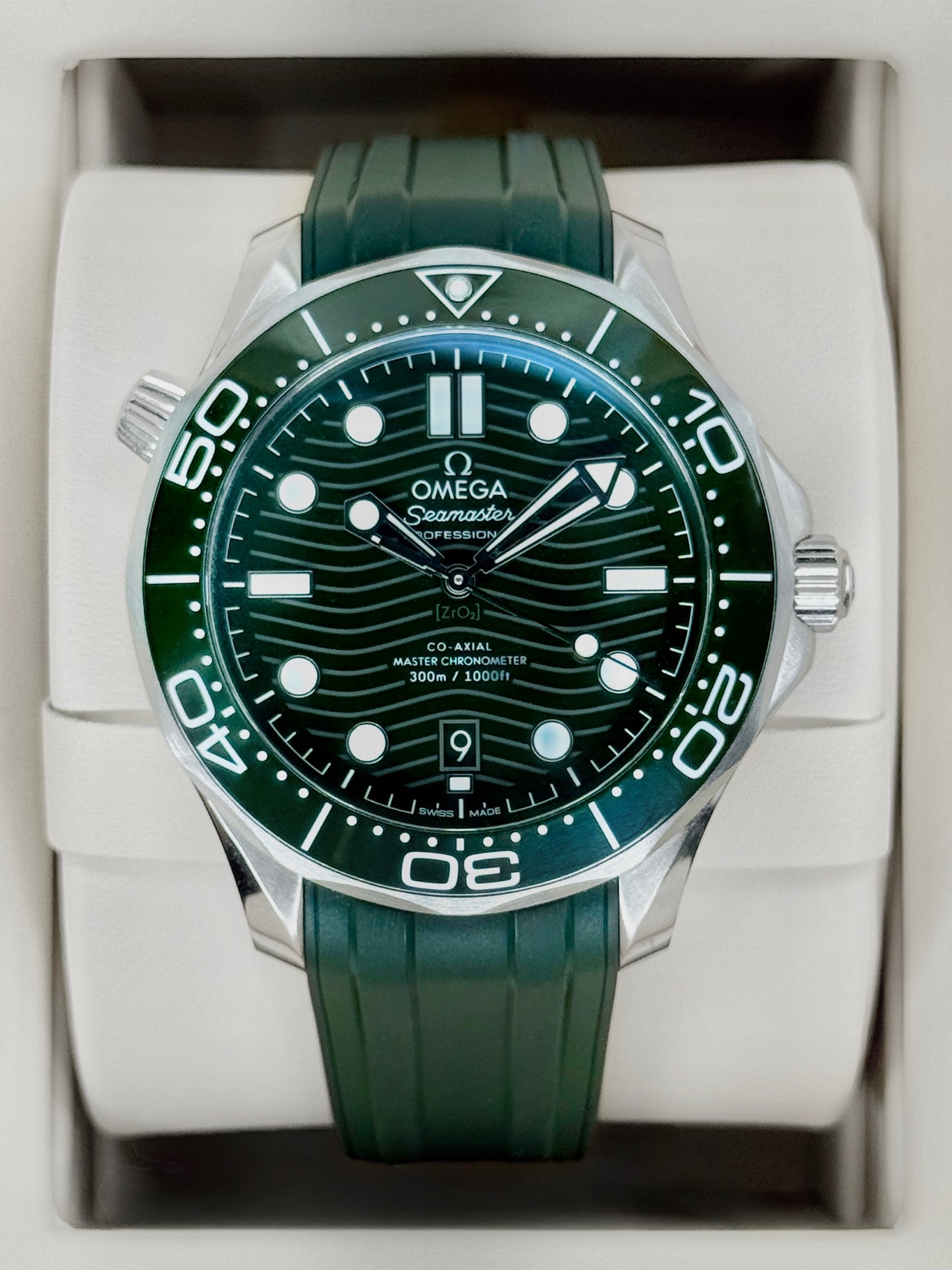 2026 Omega Seamaster Master Chronometer 42mm 210.32.42.20.10.001 Green Dial