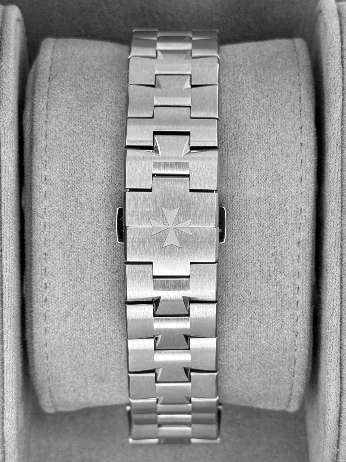 2025 Vacheron Constantin Overseas 41mm 4520V Stainless Steel Black Dial - MyWatchLLC
