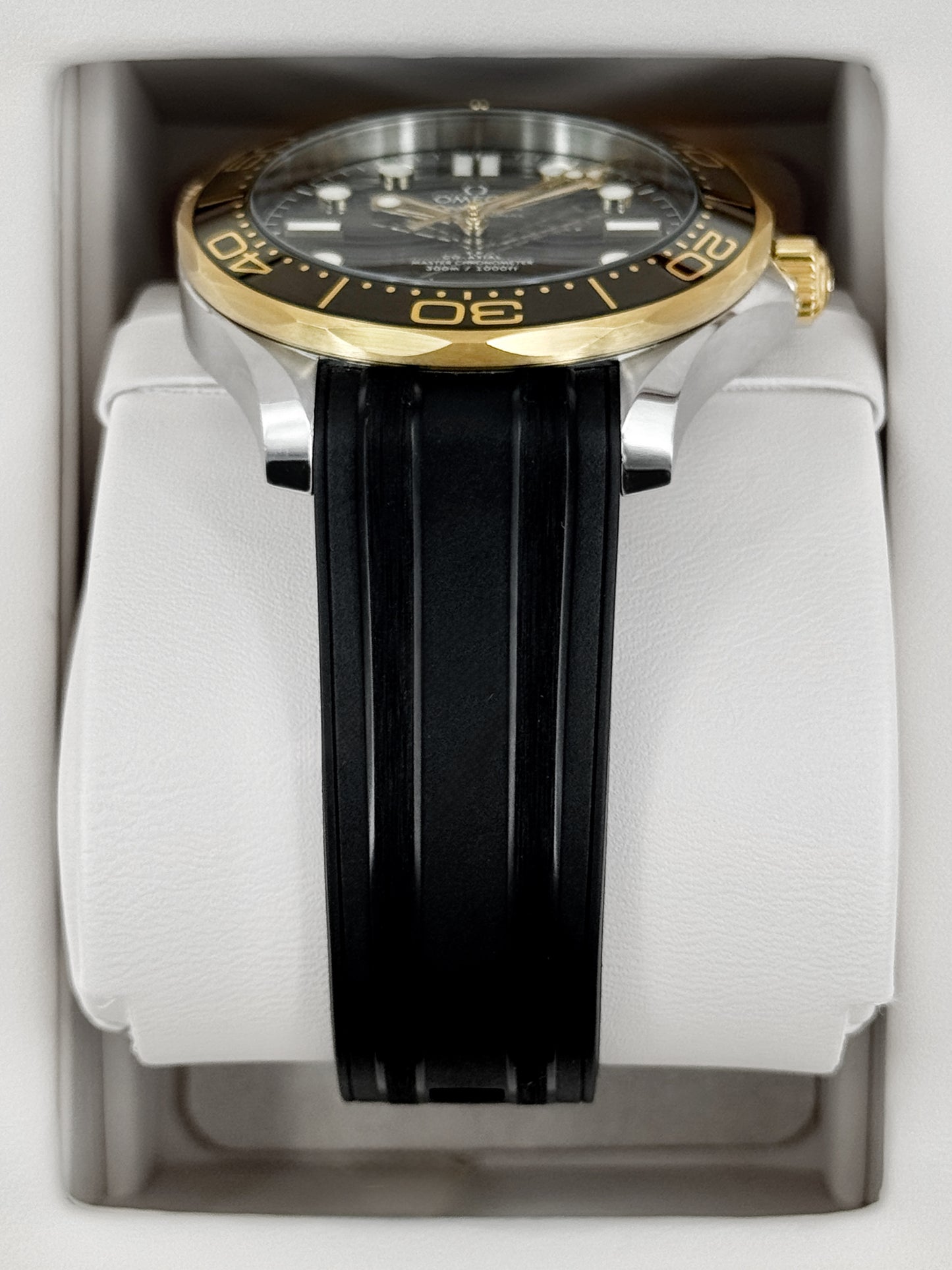 2025 Omega Seamaster Diver 300M 42mm 210.22.42.20.01.001 Black Dial