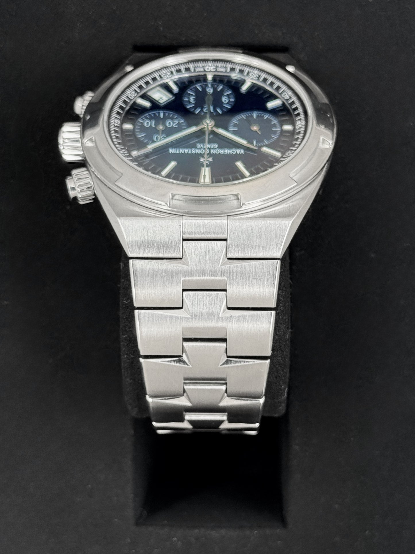 2024 Vacheron Constantin Overseas 42.5mm 5520V Stainless Steel Blue Dial