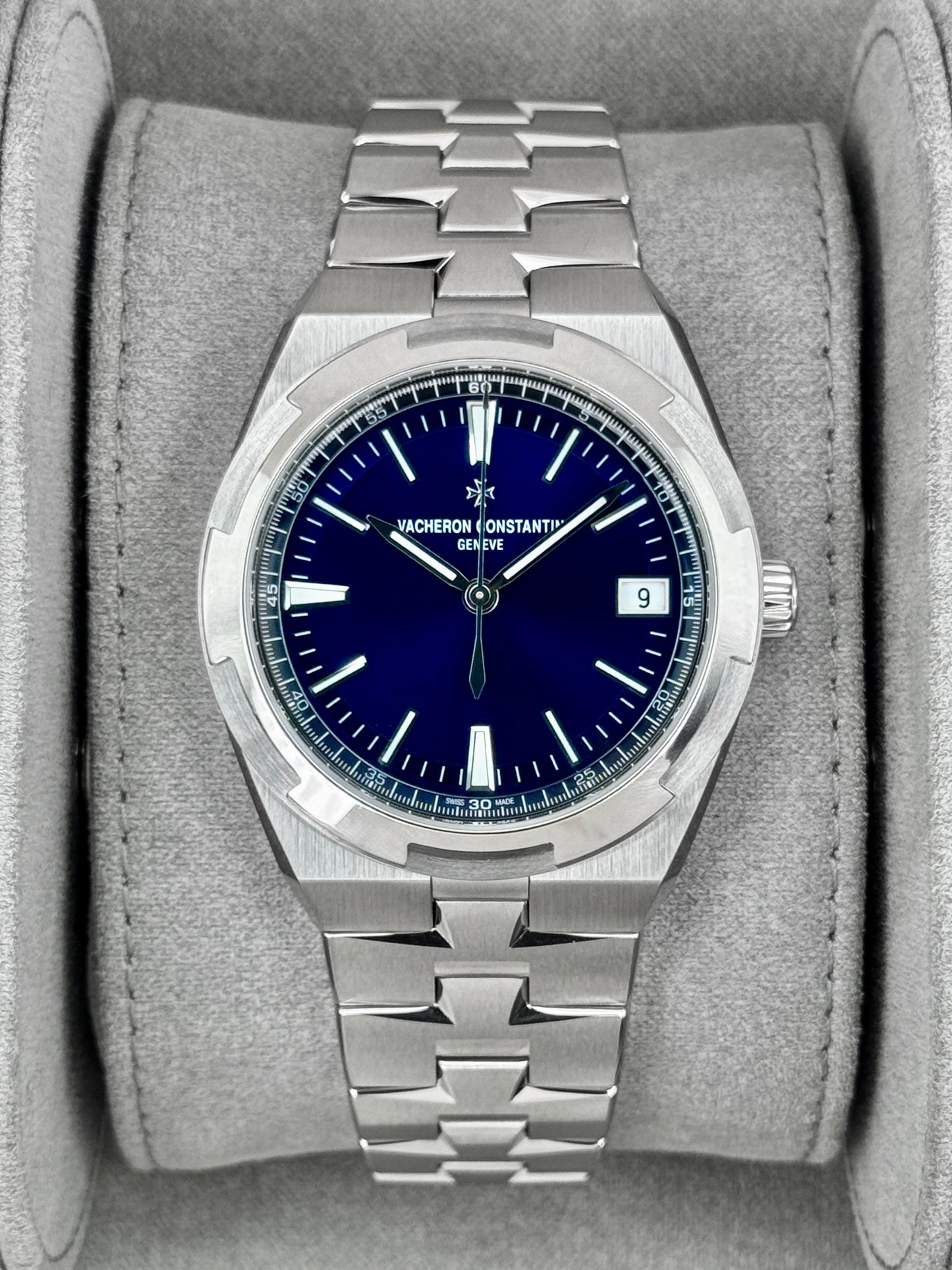 NEW 2026 Vacheron Constantin Overseas 41mm 4520V Stainless Steel Blue Dial
