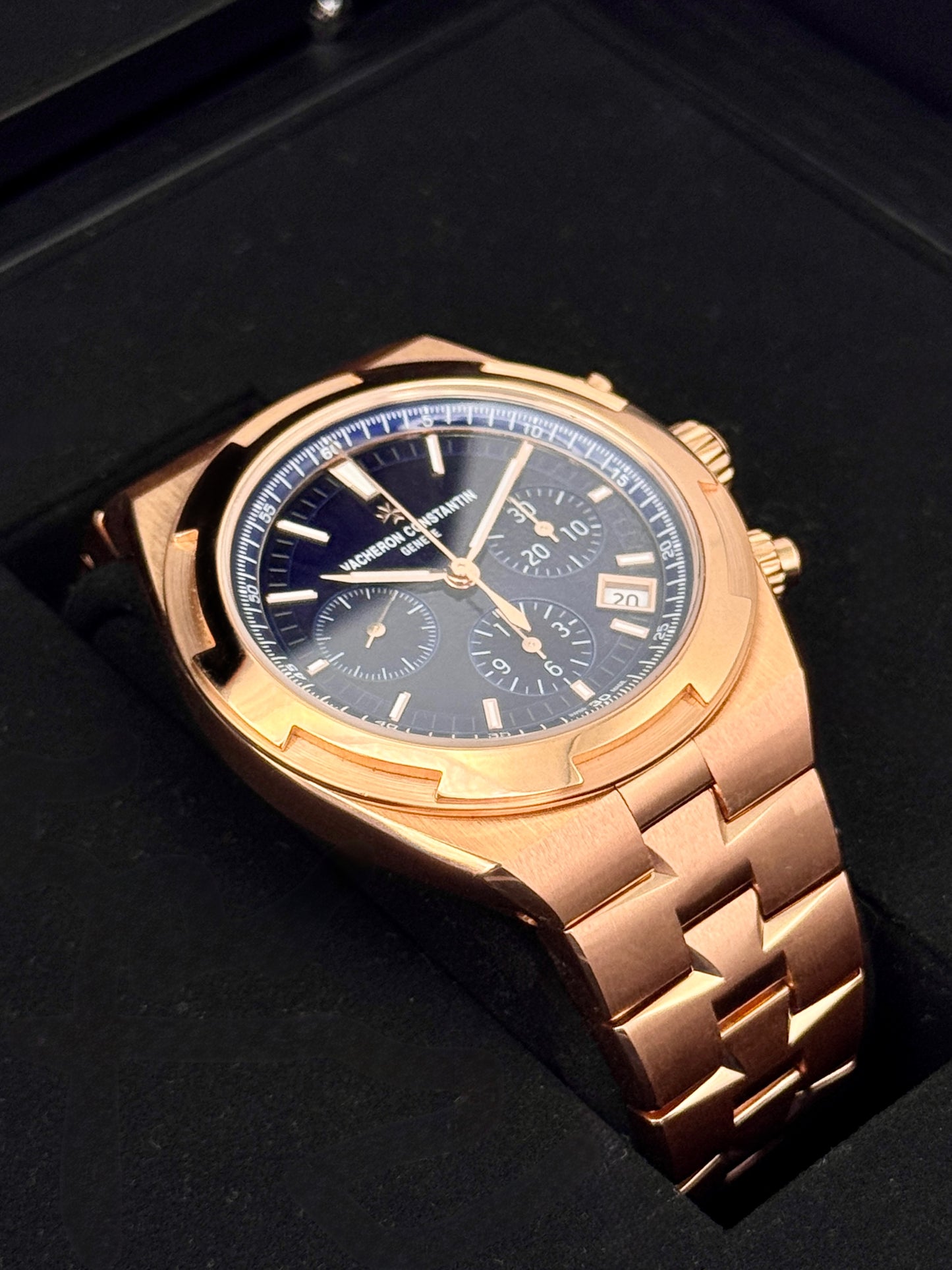 2024 Vacheron Constantin Overseas 42.5mm 5520V Rose Gold Blue Dial
