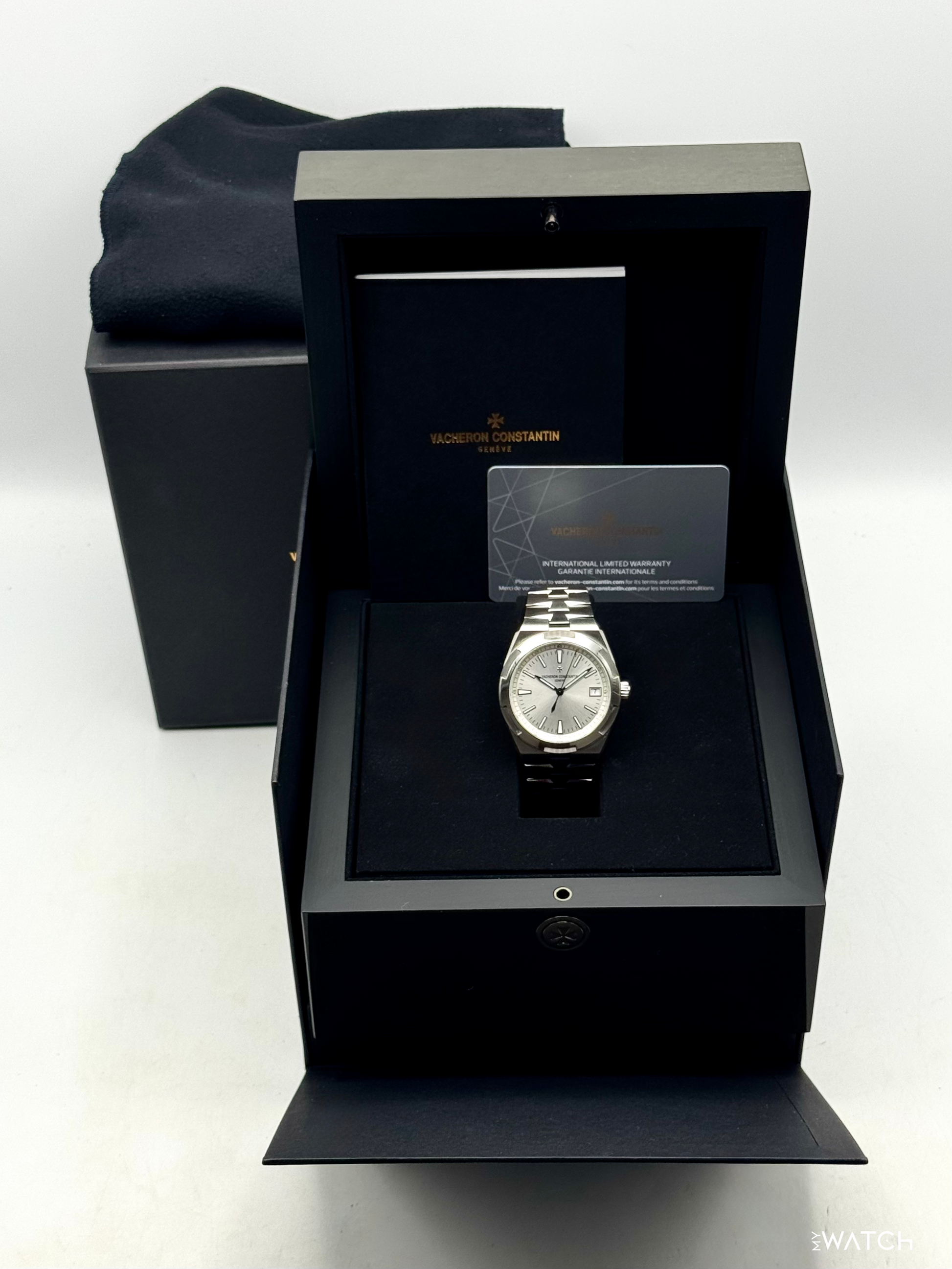 2024 Vacheron Constantin Overseas 41mm 4520V Stainless Steel Silver Dial - MyWatchLLC