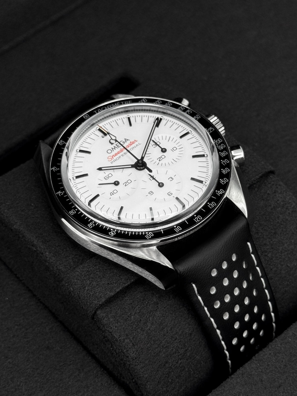 2026 Omega Speedmaster Moonwatch Pro 42mm 310.32.42.50.04.001 White Dial