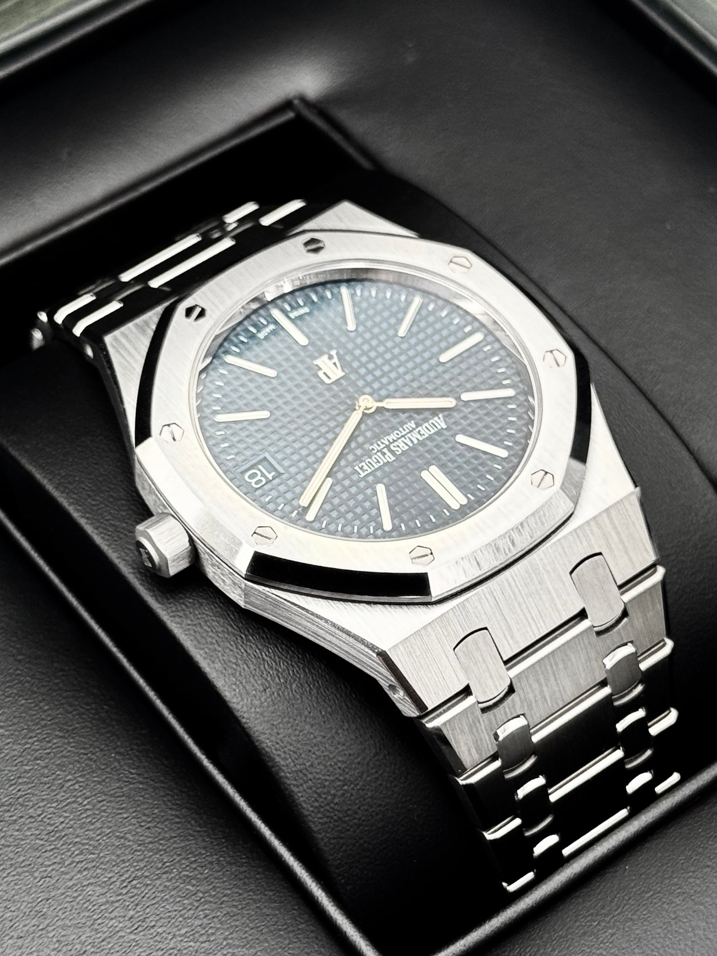 NEW 2025 Audemars Piguet Royal Oak Jumbo 39mm 16202ST Stainless Steel Blue Dial