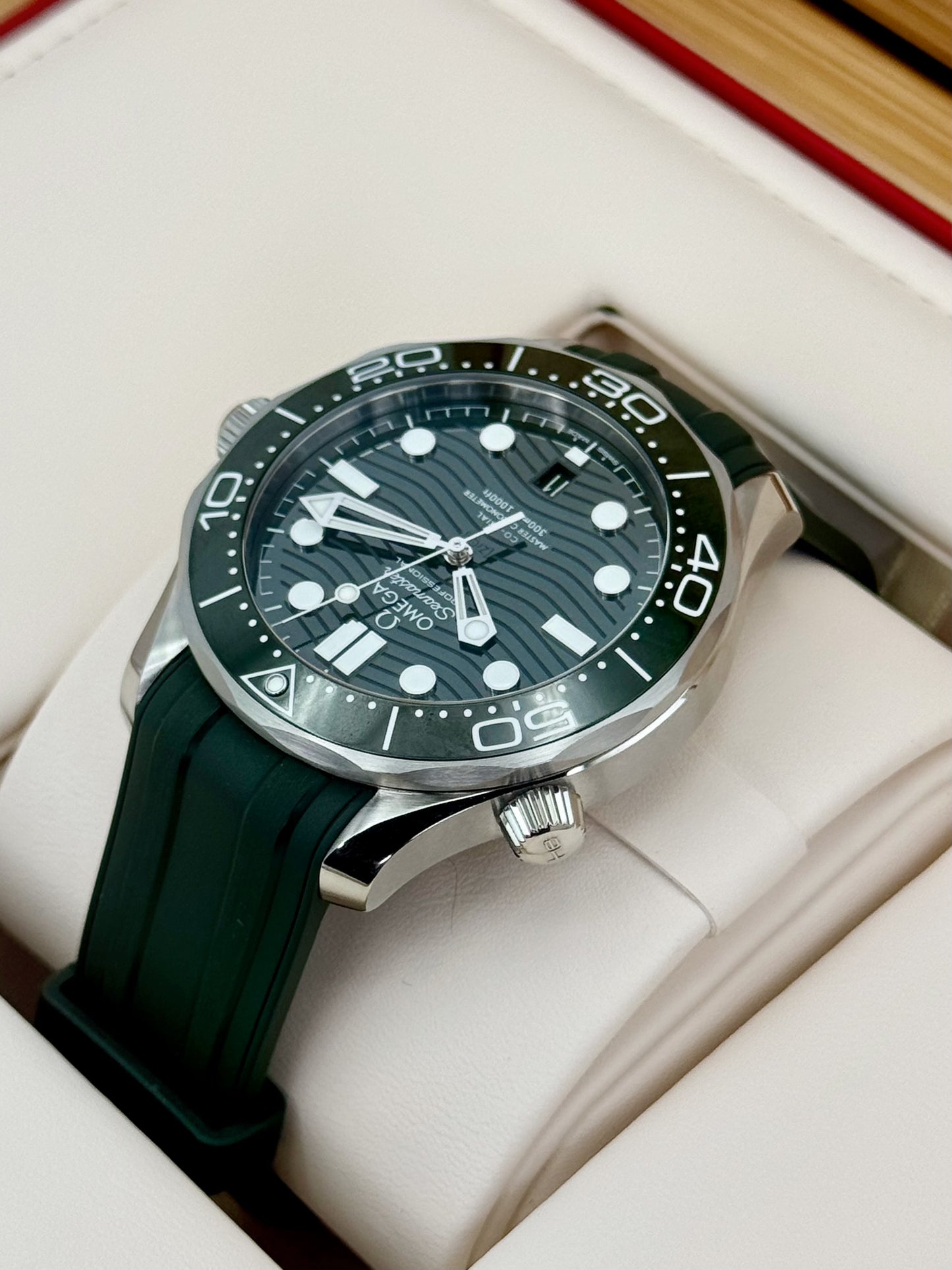 2023 Omega Seamaster Master Chronometer 42mm 210.32.42.20.10.001 Green Dial