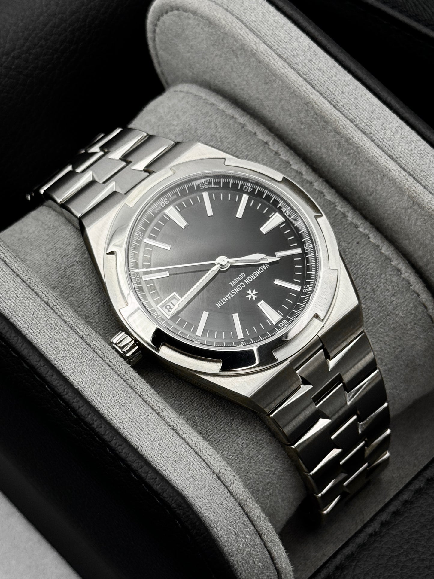 2026 Vacheron Constantin Overseas 41mm 4520V Stainless Steel Black Dial