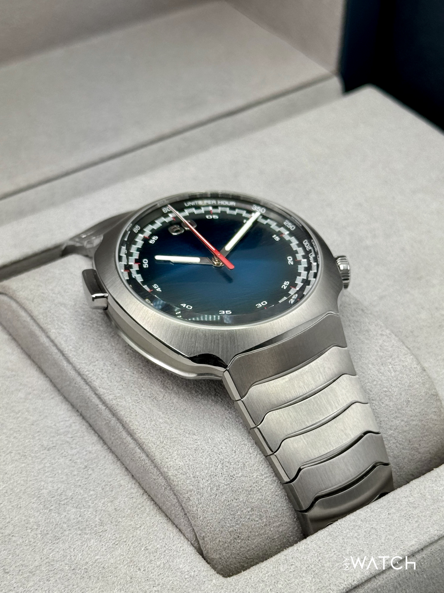 2025 H. Moser & Cie. Streamliner Flyback Chronograph 42.3mm 6907-1200 Blue Dial - MyWatchLLC