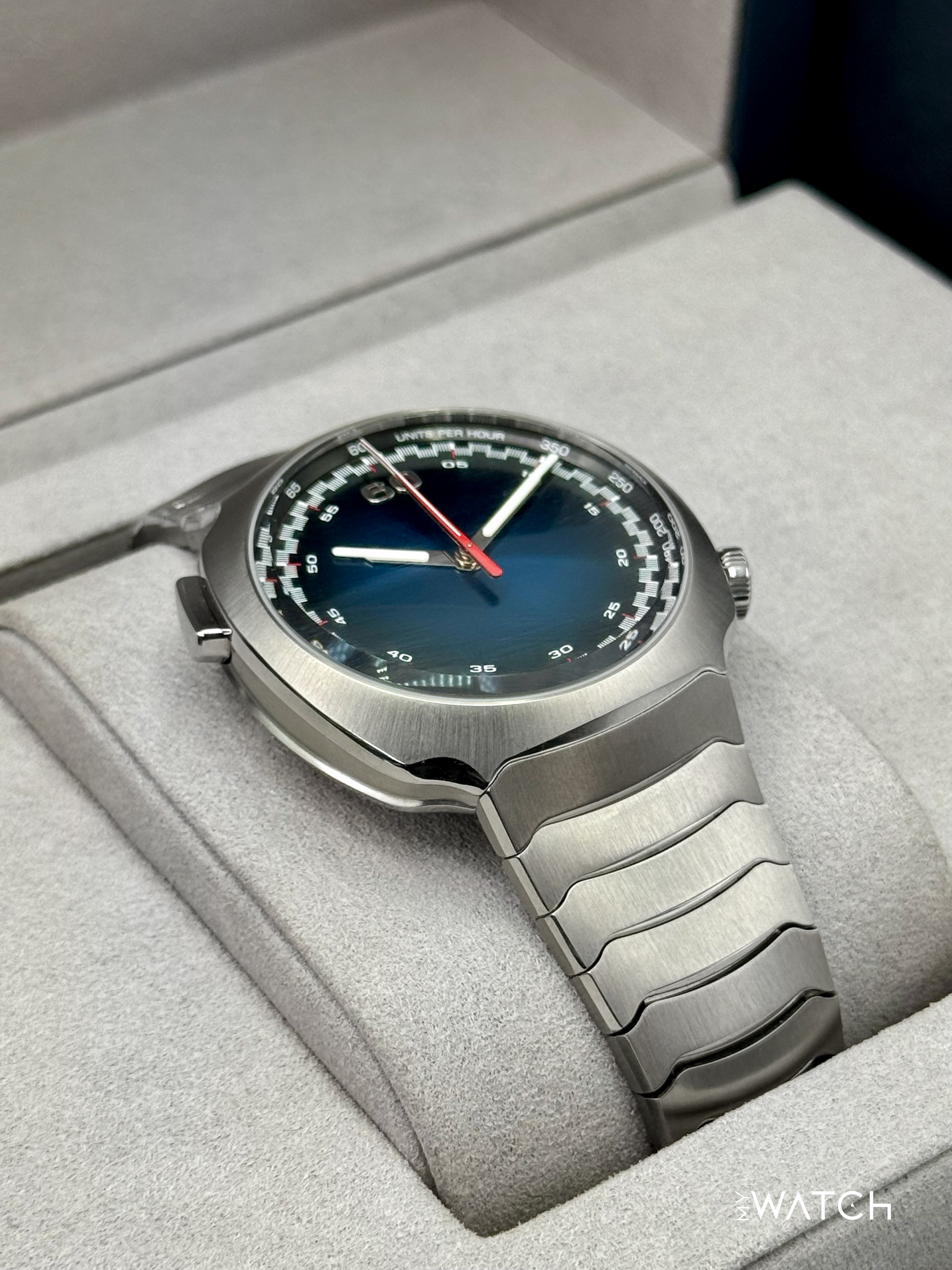 2025 H. Moser & Cie. Streamliner Flyback Chronograph 42.3mm 6907-1200 Blue Dial - MyWatchLLC