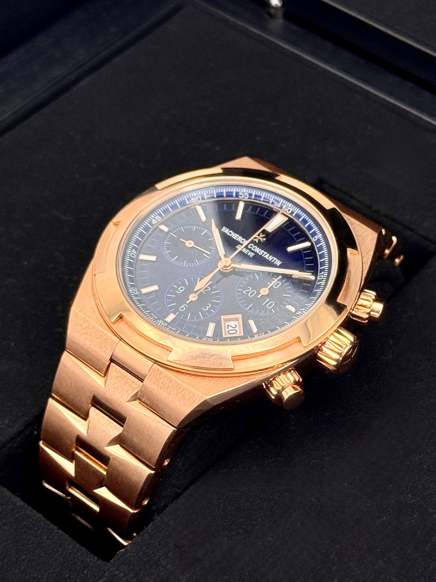2024 Vacheron Constantin Overseas 42.5mm 5520V Rose Gold Blue Dial