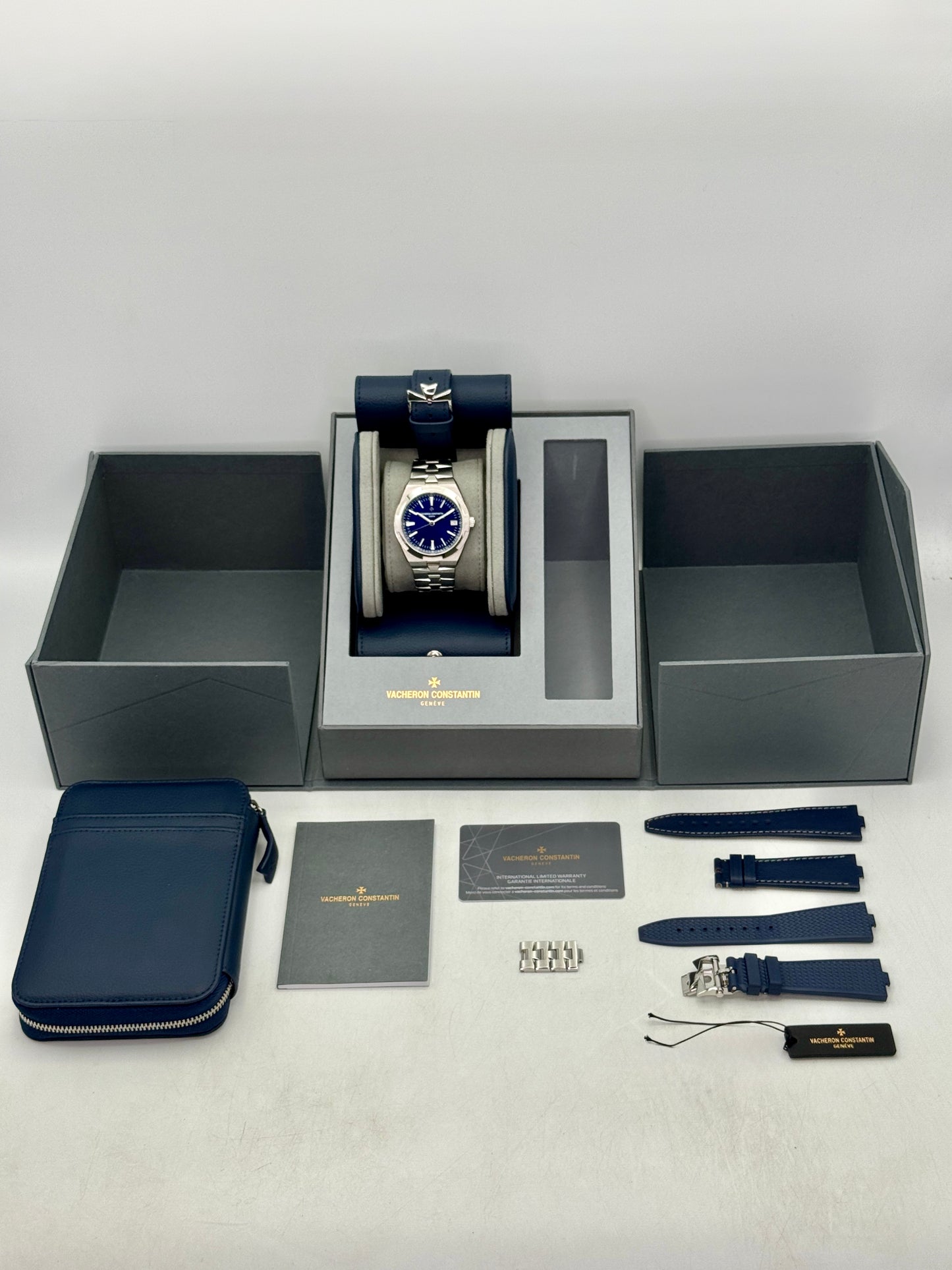2025 Vacheron Constantin Overseas 41mm 4520V Stainless Steel Blue Dial