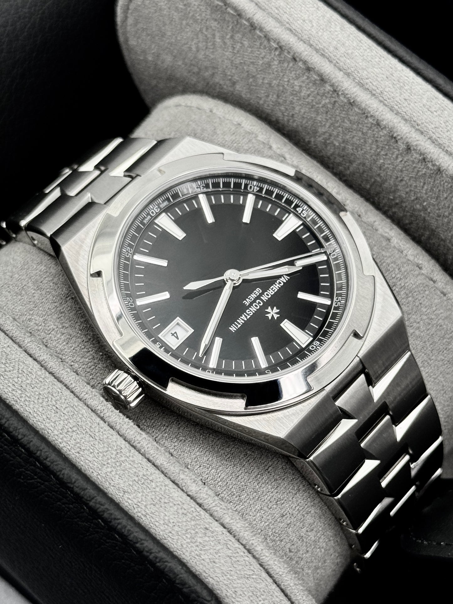 2026 Vacheron Constantin Overseas 41mm 4520V Stainless Steel Black Dial