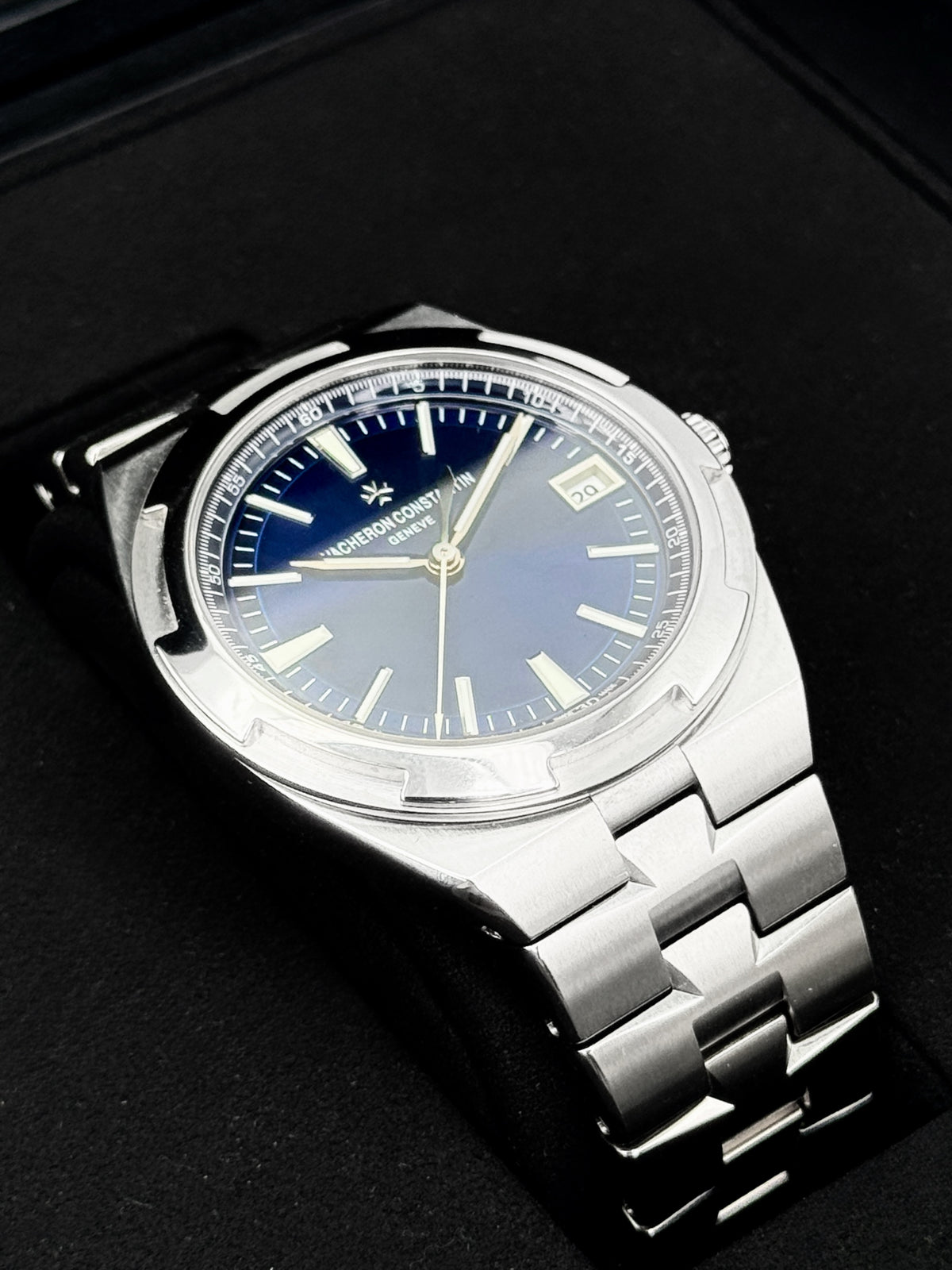 2021 Vacheron Constantin Overseas 41mm 4500V Stainless Steel Blue Dial