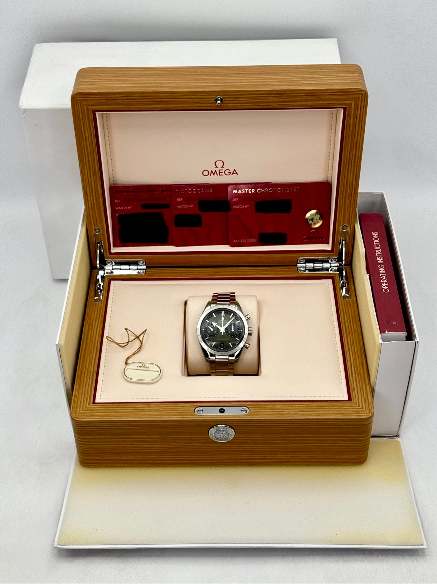 2023 Omega Speedmaster Master Chronometer 40mm 332.10.41.51.10.001 Green Dial