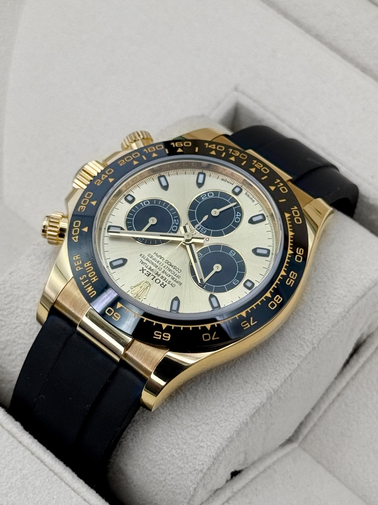2022 Rolex Daytona 40mm 116518LN Yellow Gold Oysterflex Champagne Dial