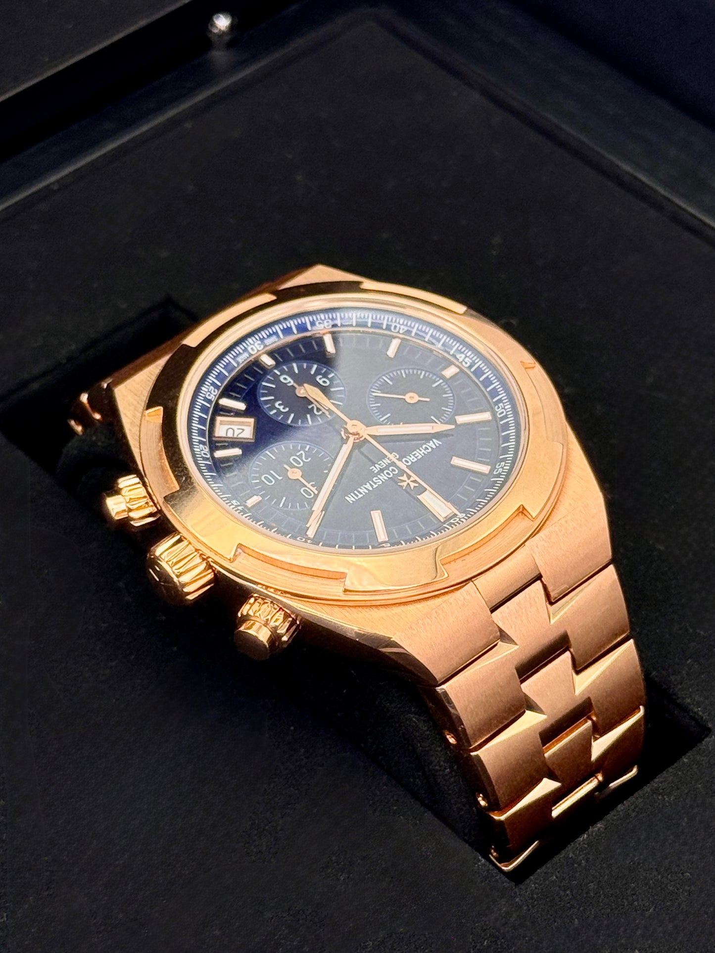 2024 Vacheron Constantin Overseas 42.5mm 5520V Rose Gold Blue Dial