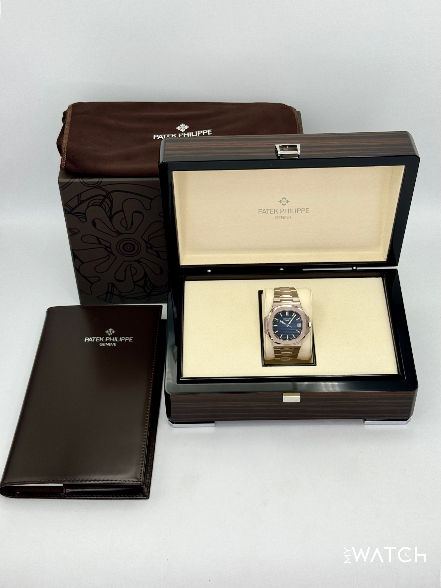 NEW 2025 Patek Philippe Nautilus 41mm 5811/1G White Gold Blue Dial