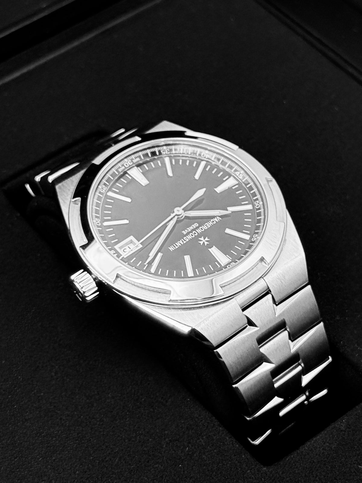 2023 Vacheron Constantin Overseas 41mm 4500V Stainless Black Dial