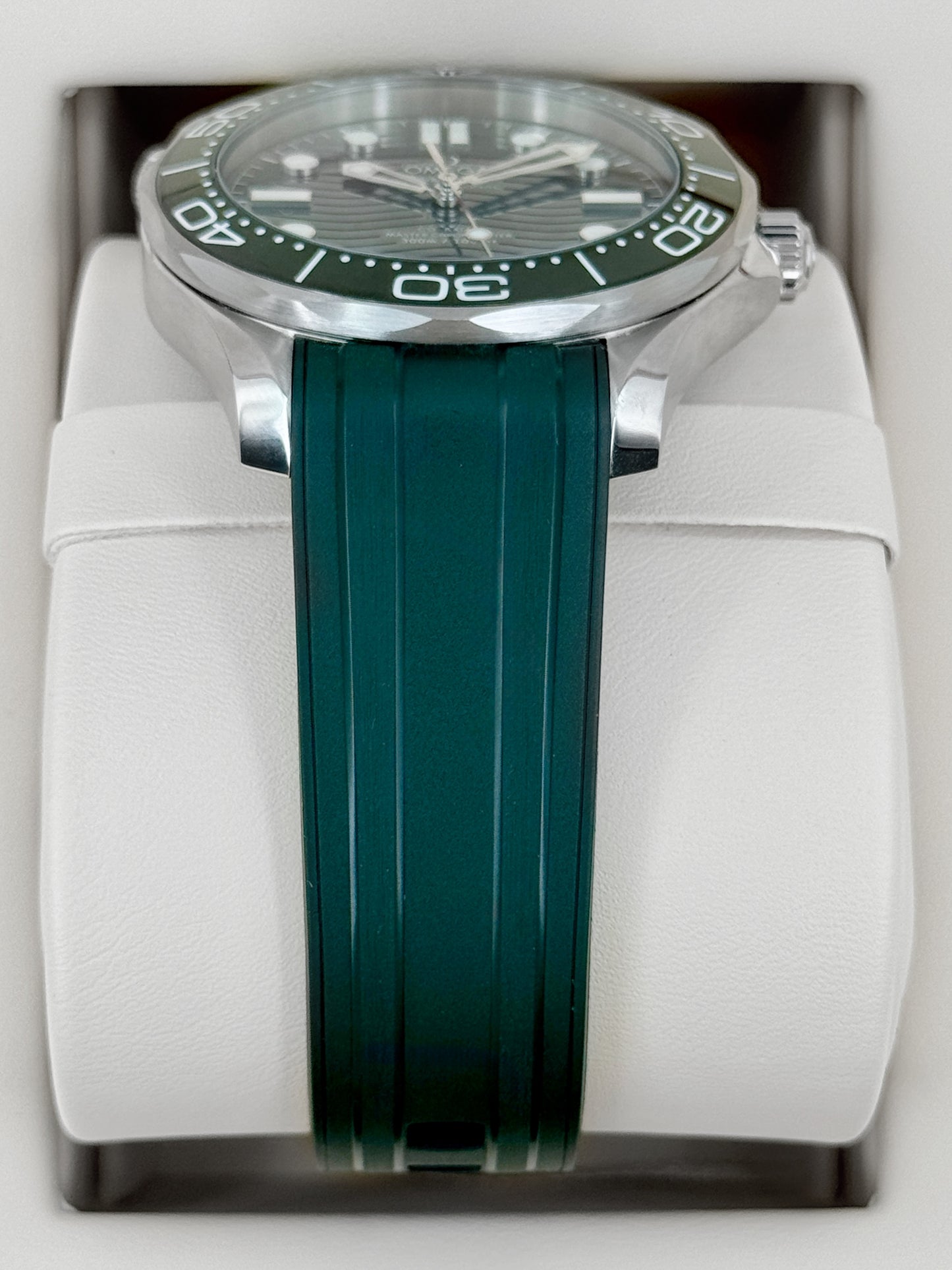 2026 Omega Seamaster Master Chronometer 42mm 210.32.42.20.10.001 Green Dial