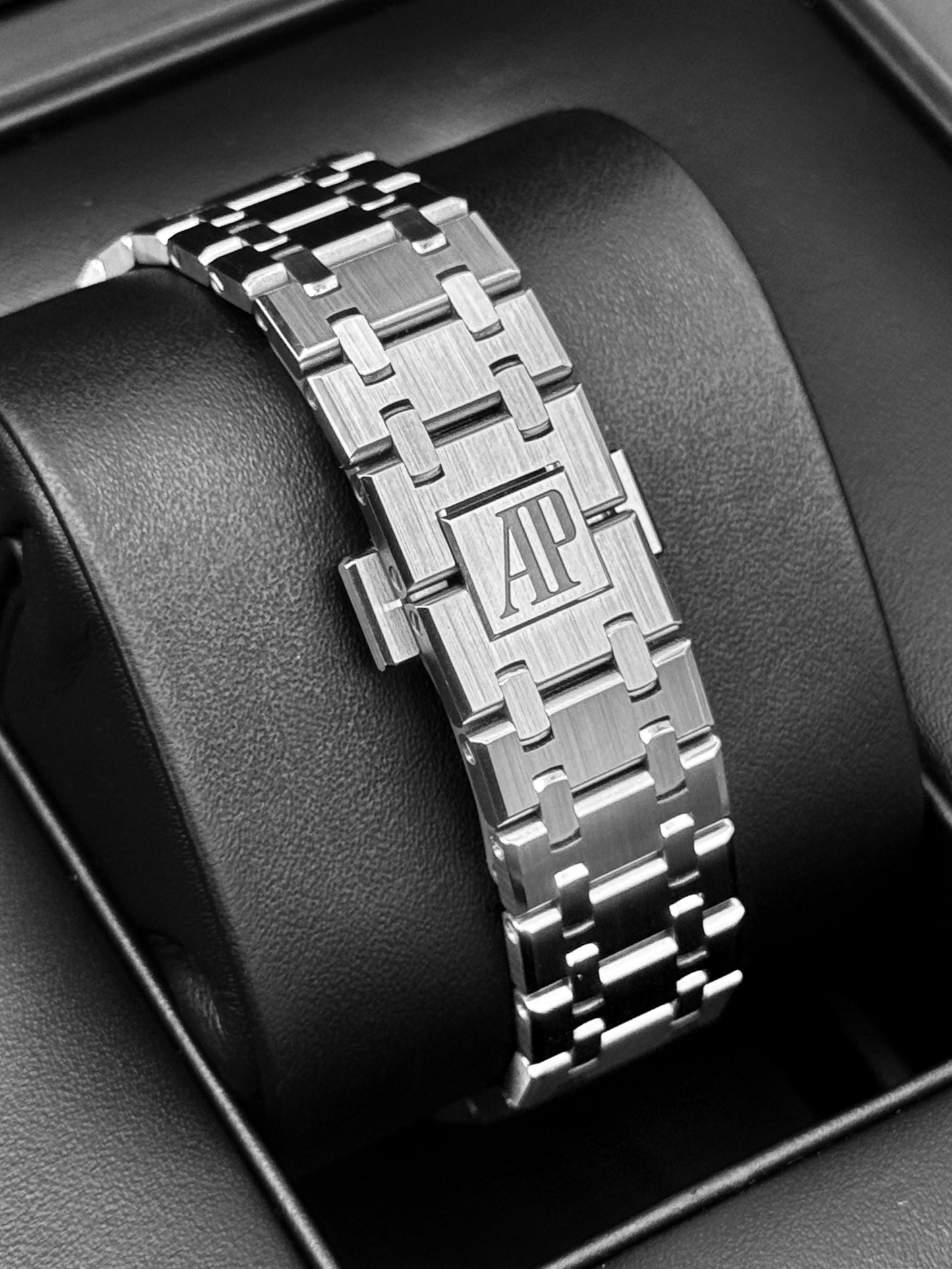2025 Audemars Piguet Royal Oak 37mm 15550ST Stainless Steel Grey Dial