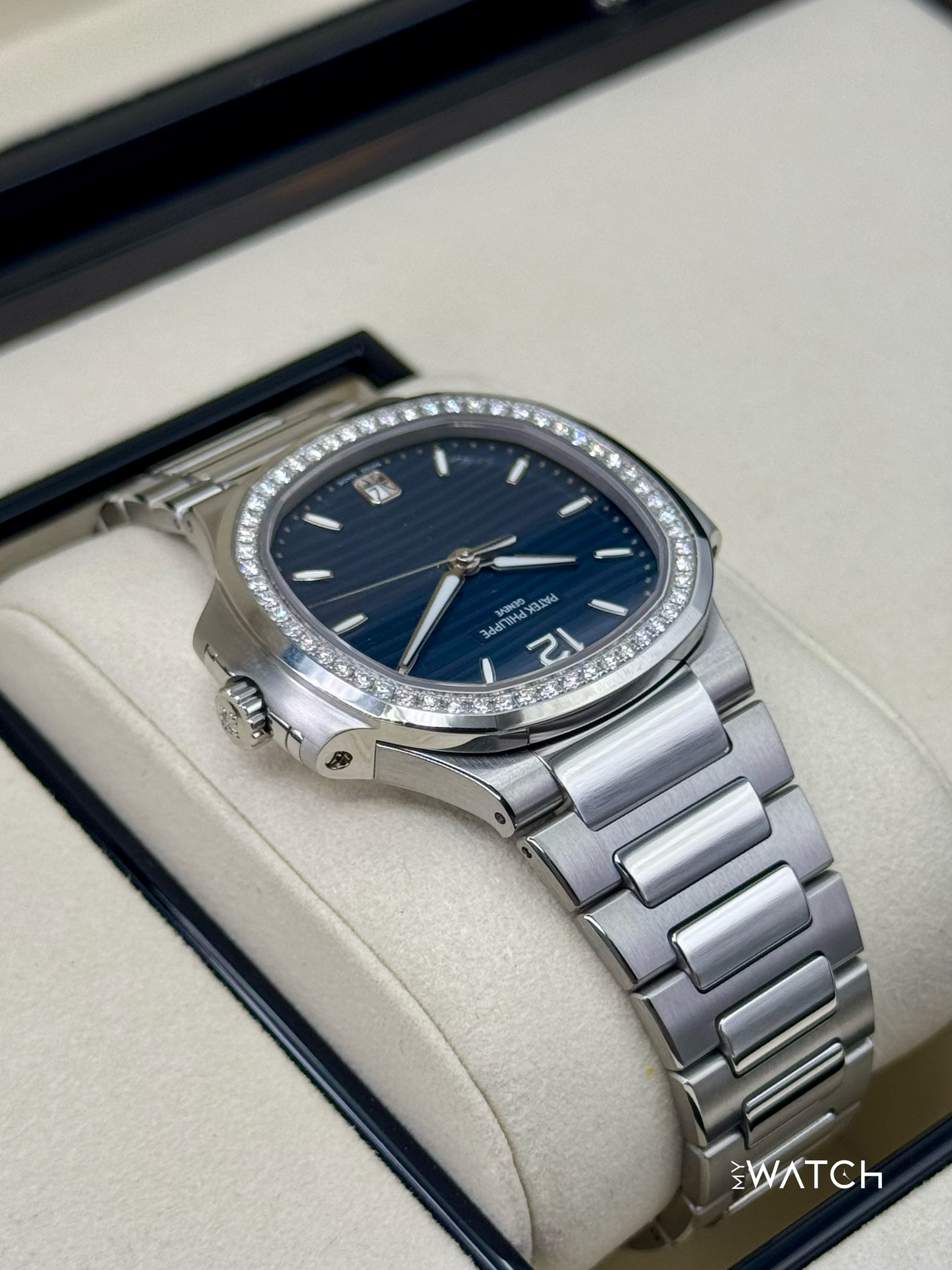 NEW 2025 Patek Philippe Nautilus 35.2mm 7118/1200A-001 Stainless Steel Blue Dial