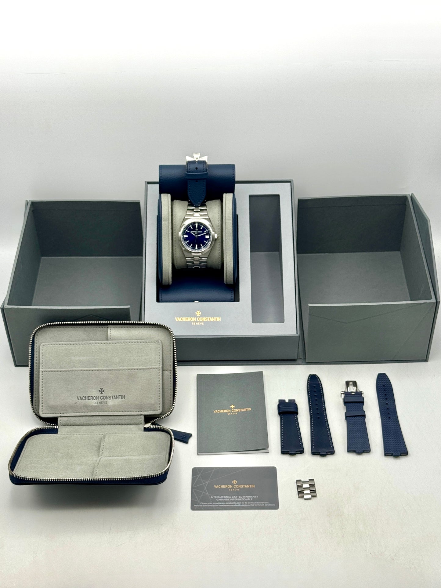 2025 Vacheron Constantin Overseas 41mm 4520V Stainless Steel Blue Dial
