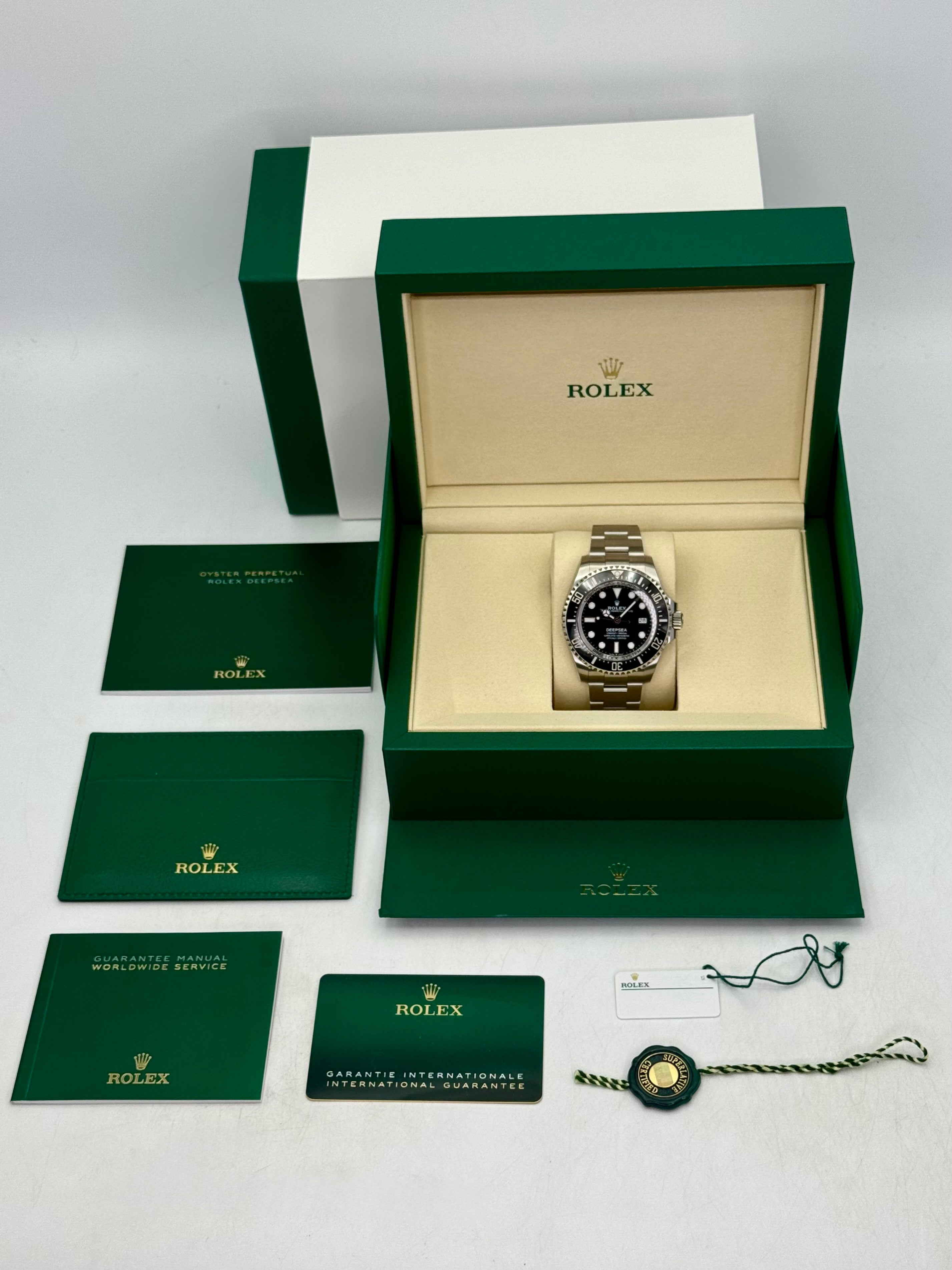 ROLEX 時計　空箱　新型 NEW 2026 Rolex Deepsea 44mm 136660 Stainless Steel Black Dial (STICKER