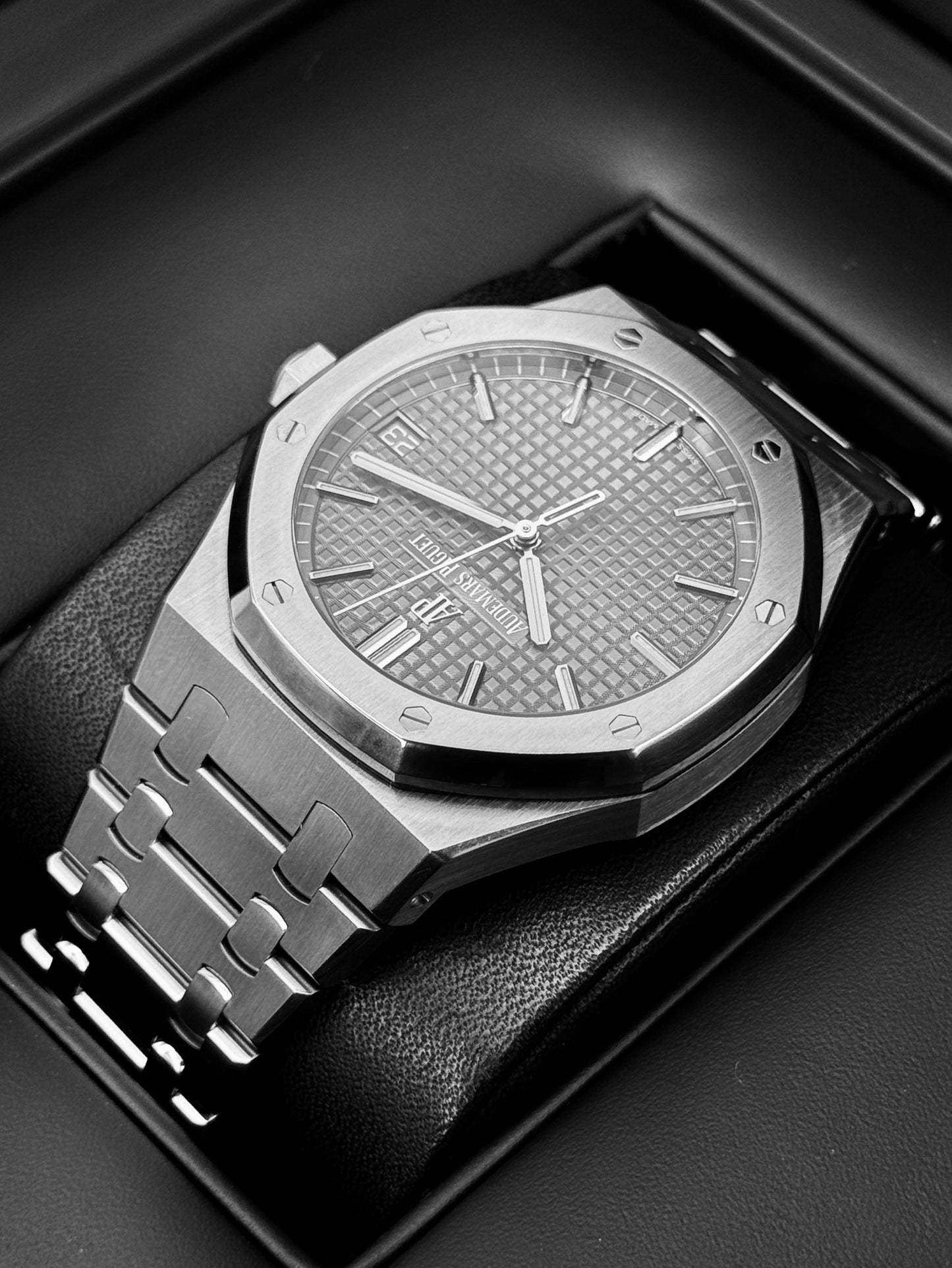 2019 Audemars Piguet Royal Oak 41mm 15500ST Stainless Steel Grey Dial
