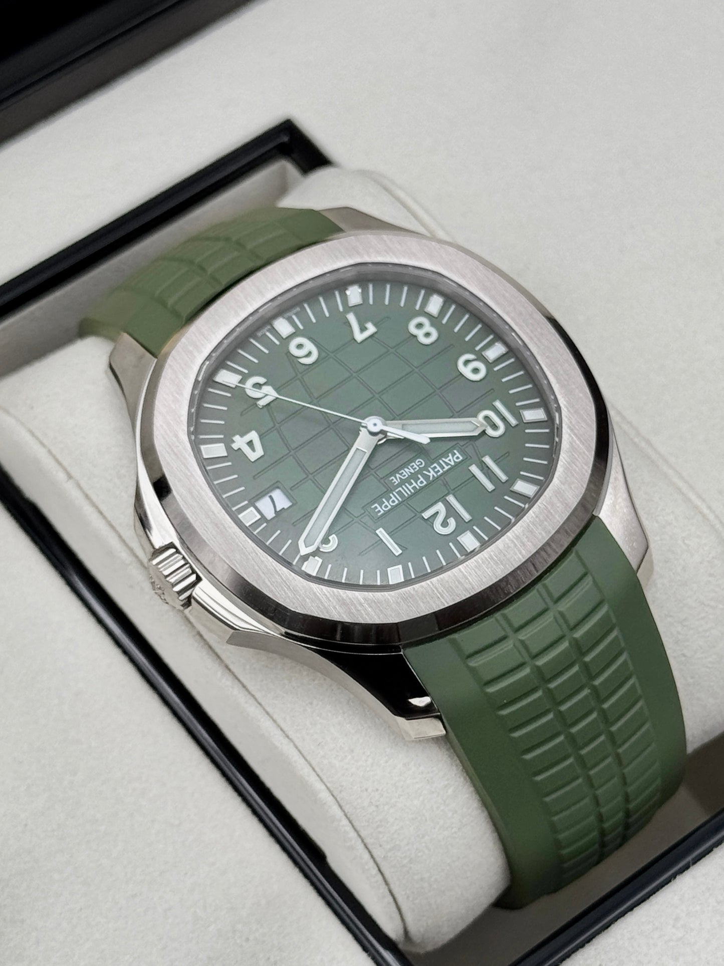 NEW 2026 Patek Philippe Aquanaut 42.2mm 5168G White Gold Green Dial